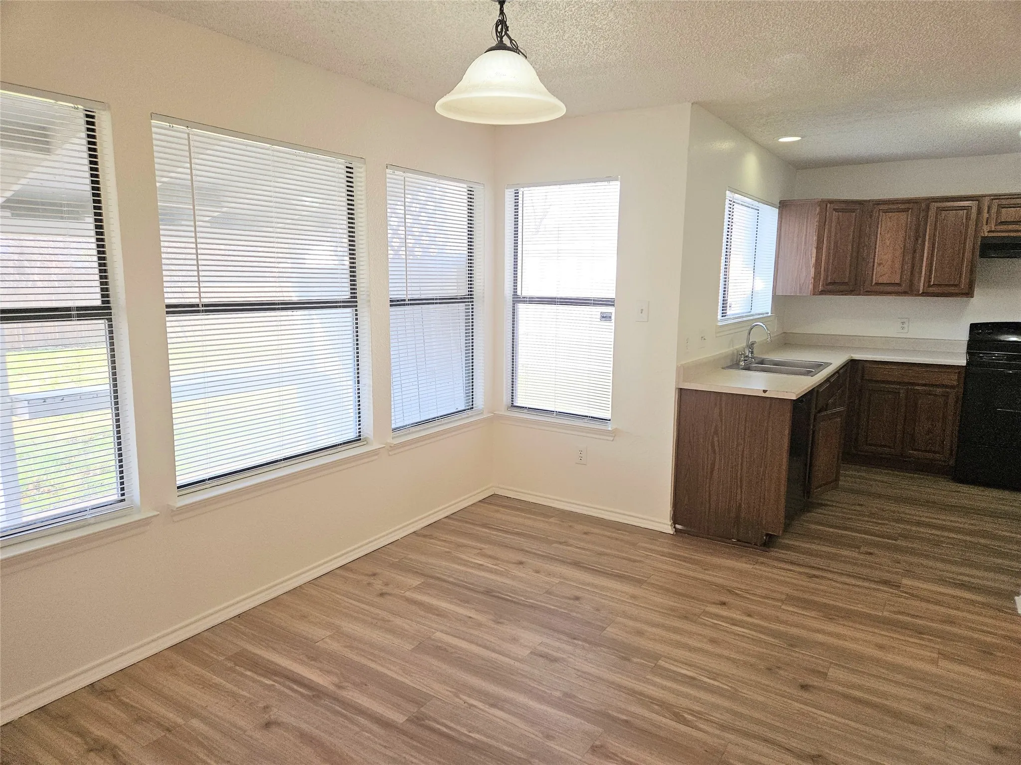 Single Family Residence For Rent in Tarrant County , 4730 Waxwing Drive, Arlington, Texas 76018, 3 Bedrooms, 3 Bathrooms, 2 Garage spaces, 1,649 Sqft, built in 1986, Price $2,195, mls#21263591, Real Estate Agent in Arlington, Homes For Rent in Tarrant county, Homes For Rent in Arlington, Realtor in Arlington Texas, Real Estate Brokerage Independent Realty Texas, Luminita Cordes Realtor