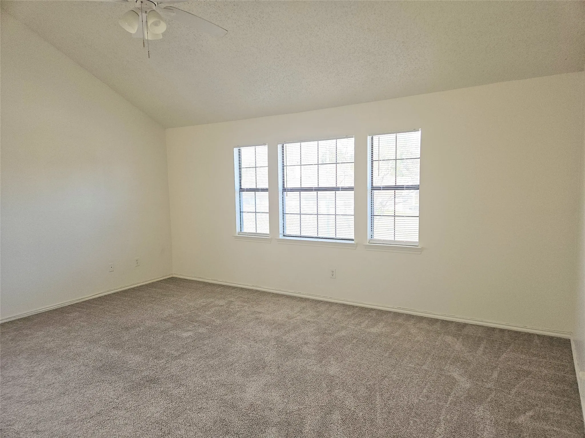 Single Family Residence For Rent in Tarrant County , 4730 Waxwing Drive, Arlington, Texas 76018, 3 Bedrooms, 3 Bathrooms, 2 Garage spaces, 1,649 Sqft, built in 1986, Price $2,195, mls#21263591, Real Estate Agent in Arlington, Homes For Rent in Tarrant county, Homes For Rent in Arlington, Realtor in Arlington Texas, Real Estate Brokerage Independent Realty Texas, Luminita Cordes Realtor