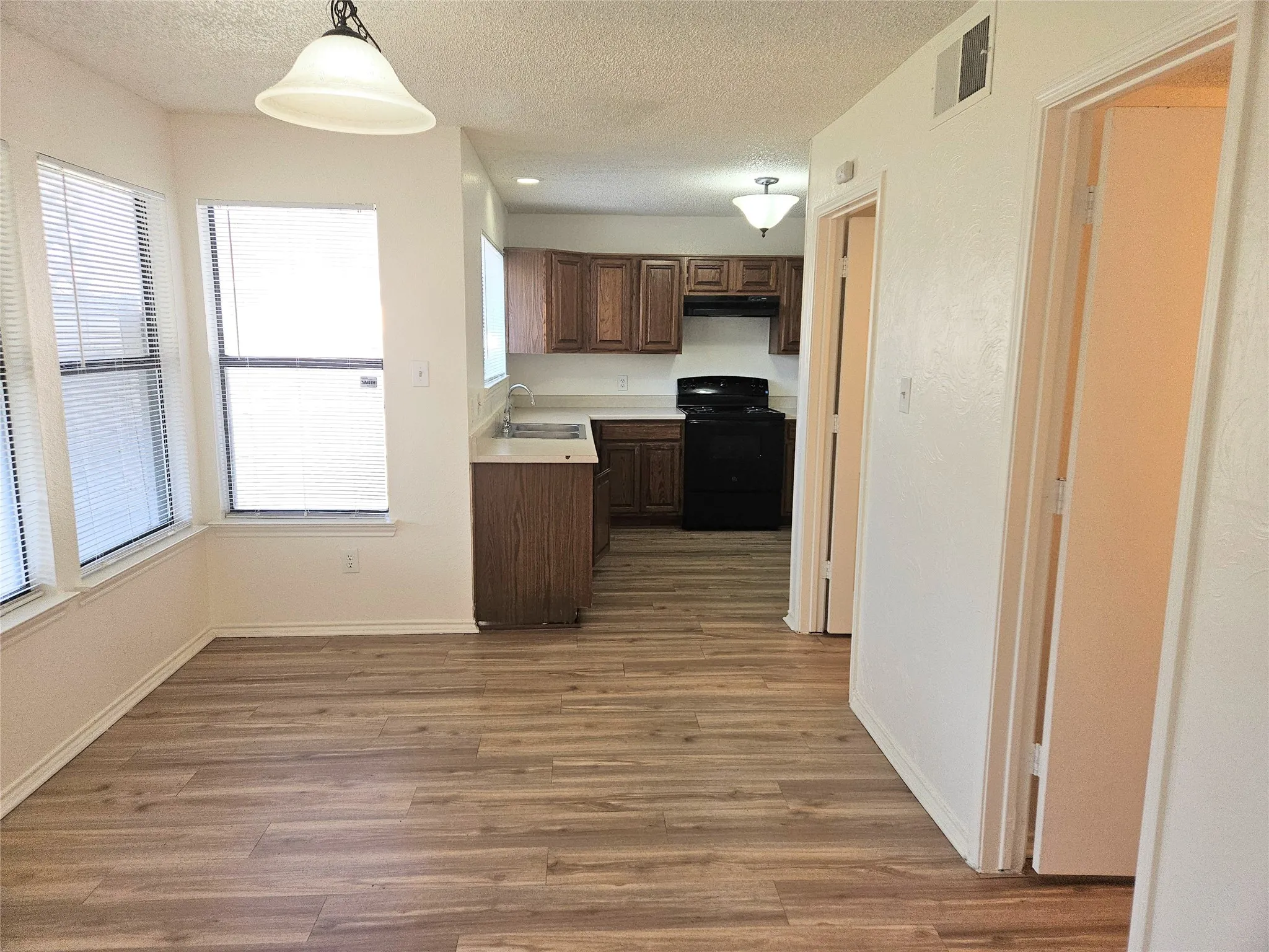 Single Family Residence For Rent in Tarrant County , 4730 Waxwing Drive, Arlington, Texas 76018, 3 Bedrooms, 3 Bathrooms, 2 Garage spaces, 1,649 Sqft, built in 1986, Price $2,195, mls#21263591, Real Estate Agent in Arlington, Homes For Rent in Tarrant county, Homes For Rent in Arlington, Realtor in Arlington Texas, Real Estate Brokerage Independent Realty Texas, Luminita Cordes Realtor