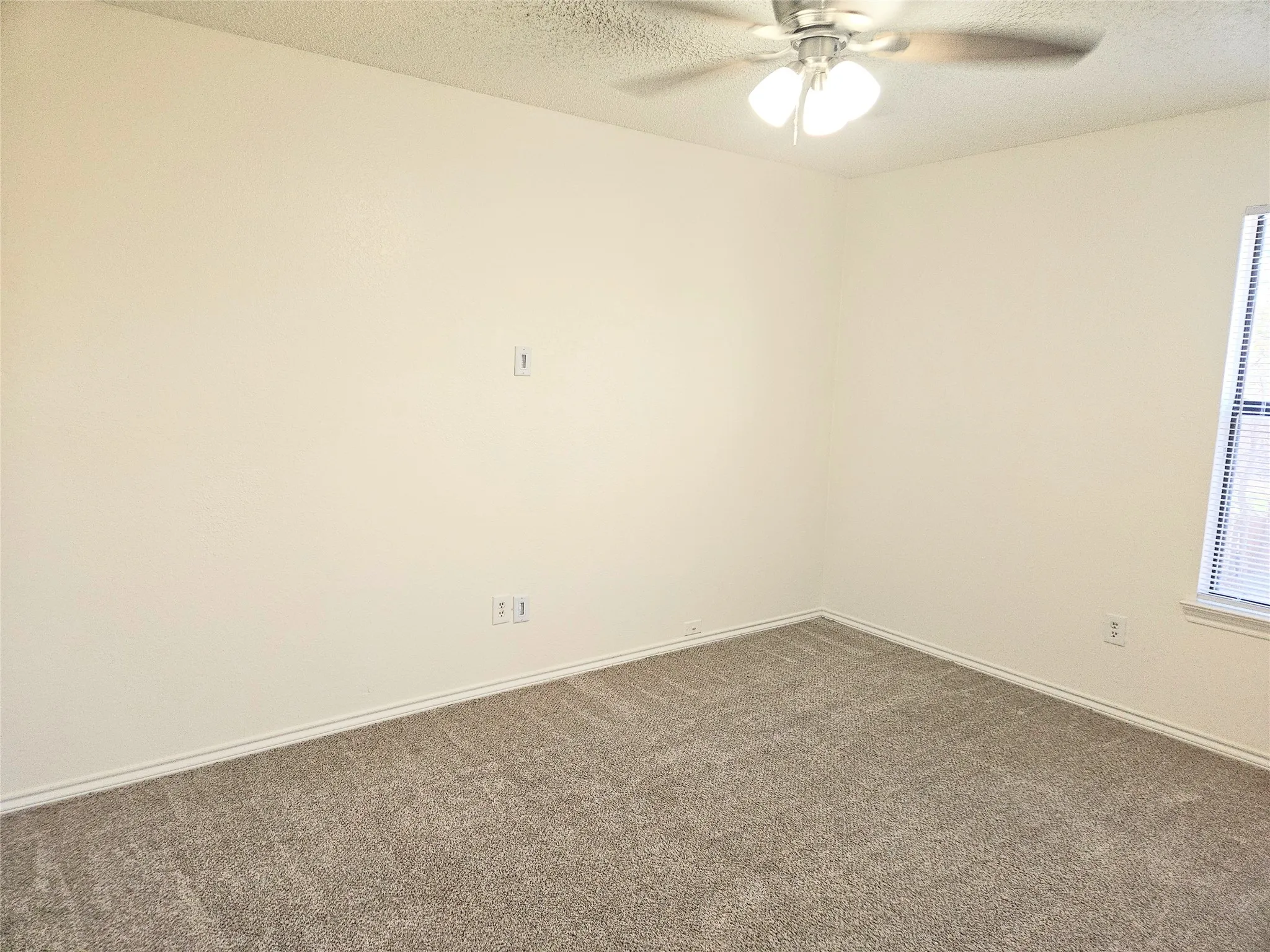 Single Family Residence For Rent in Tarrant County , 4730 Waxwing Drive, Arlington, Texas 76018, 3 Bedrooms, 3 Bathrooms, 2 Garage spaces, 1,649 Sqft, built in 1986, Price $2,195, mls#21263591, Real Estate Agent in Arlington, Homes For Rent in Tarrant county, Homes For Rent in Arlington, Realtor in Arlington Texas, Real Estate Brokerage Independent Realty Texas, Luminita Cordes Realtor
