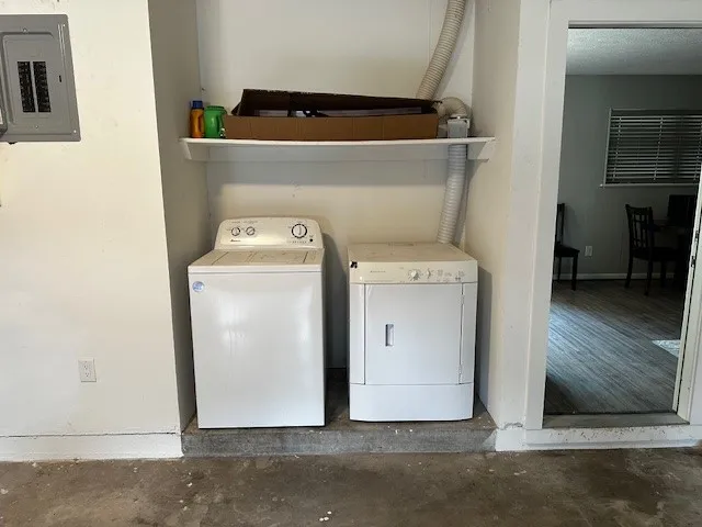 Single Family Residence For Rent in Erath County , 829 N Charlotte Avenue, Stephenville, Texas 76401, 3 Bedroom, 2 Bathroom, 2 Garage spaces, 1,516 Sqft, built in 1964, Price $2,450, mls#21263549, Real Estate Agent in Stephenville, Homes For Rent in Erath county, Homes For Rent in Stephenville, Realtor in Stephenville Texas, Real Estate Brokerage Independent Realty Texas, Luminita Cordes Realtor