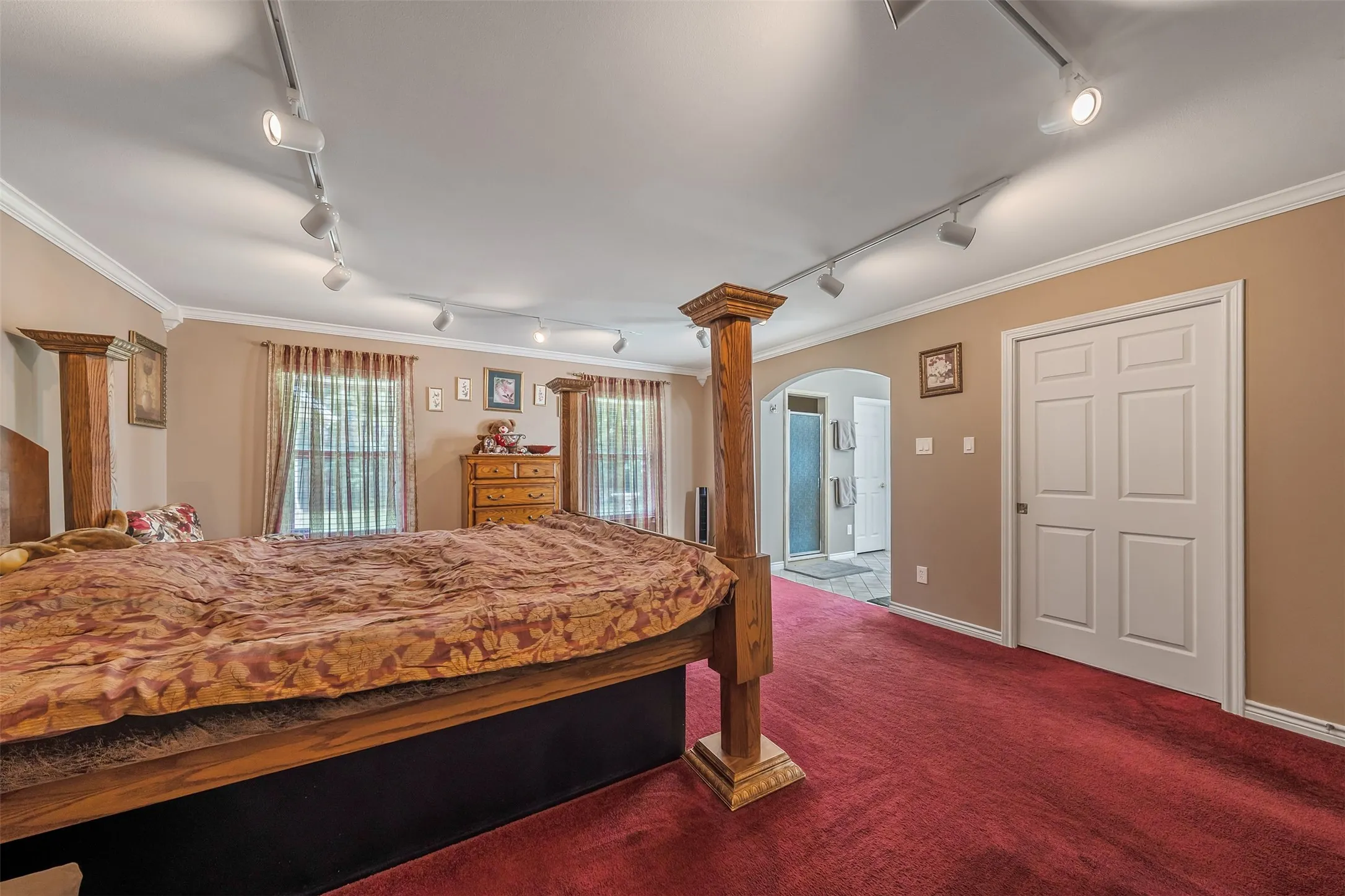 Single Family Residence For Sale in Smith County , 19135 Bynum, Flint, Texas 75762, 4 Bedrooms, 3 Bathrooms, 3 Garage spaces, 3,756 Sqft, built in 2006, Price $675,000, mls#21263579, Real Estate Agent in Flint, Homes For Sale in Smith county, Homes For Sale in Flint, Realtor in Flint Texas, Real Estate Brokerage Independent Realty Texas, Luminita Cordes Realtor