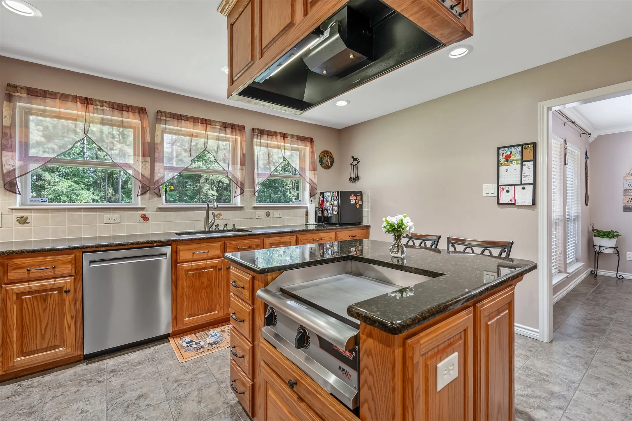 Single Family Residence For Sale in Smith County , 19135 Bynum, Flint, Texas 75762, 4 Bedrooms, 3 Bathrooms, 3 Garage spaces, 3,756 Sqft, built in 2006, Price $675,000, mls#21263579, Real Estate Agent in Flint, Homes For Sale in Smith county, Homes For Sale in Flint, Realtor in Flint Texas, Real Estate Brokerage Independent Realty Texas, Luminita Cordes Realtor