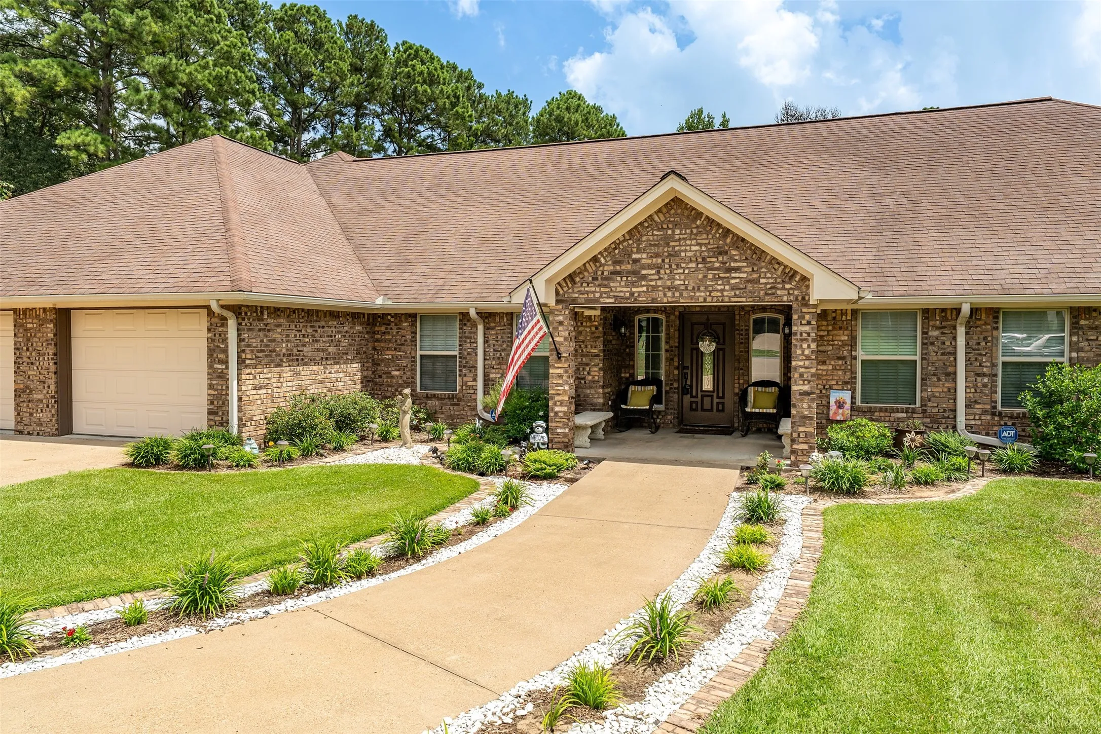 Single Family Residence For Sale in Smith County , 19135 Bynum, Flint, Texas 75762, 4 Bedrooms, 3 Bathrooms, 3 Garage spaces, 3,756 Sqft, built in 2006, Price $675,000, mls#21263579, Real Estate Agent in Flint, Homes For Sale in Smith county, Homes For Sale in Flint, Realtor in Flint Texas, Real Estate Brokerage Independent Realty Texas, Luminita Cordes Realtor