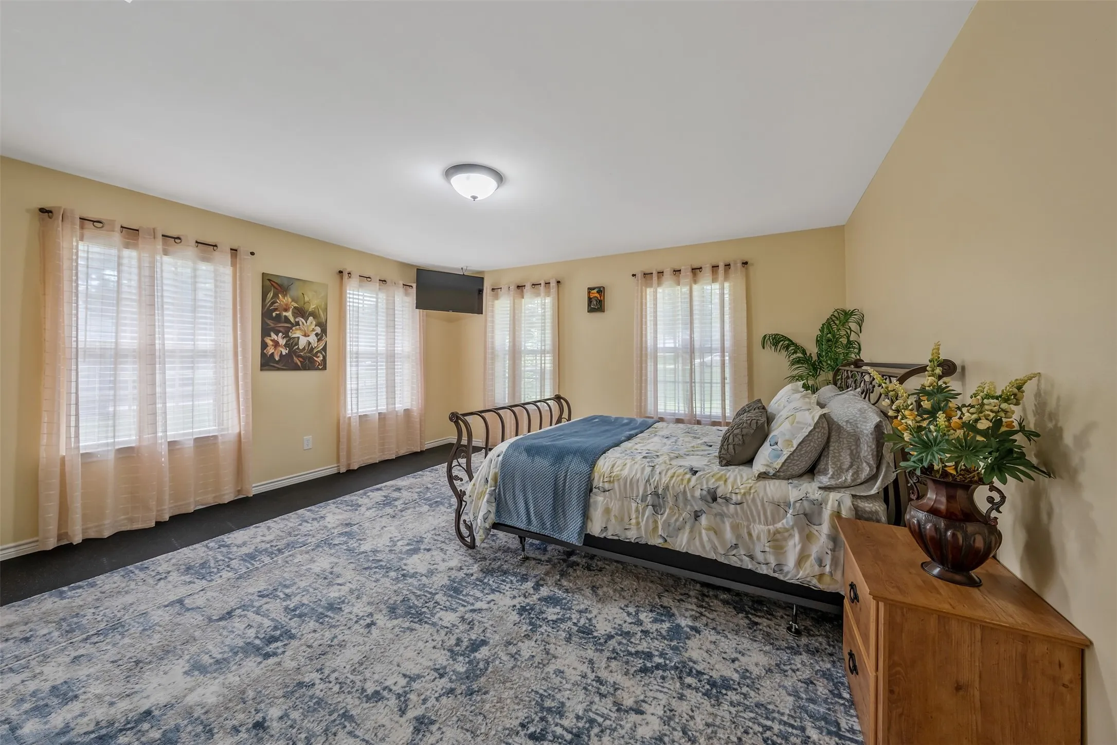 Single Family Residence For Sale in Smith County , 19135 Bynum, Flint, Texas 75762, 4 Bedrooms, 3 Bathrooms, 3 Garage spaces, 3,756 Sqft, built in 2006, Price $675,000, mls#21263579, Real Estate Agent in Flint, Homes For Sale in Smith county, Homes For Sale in Flint, Realtor in Flint Texas, Real Estate Brokerage Independent Realty Texas, Luminita Cordes Realtor