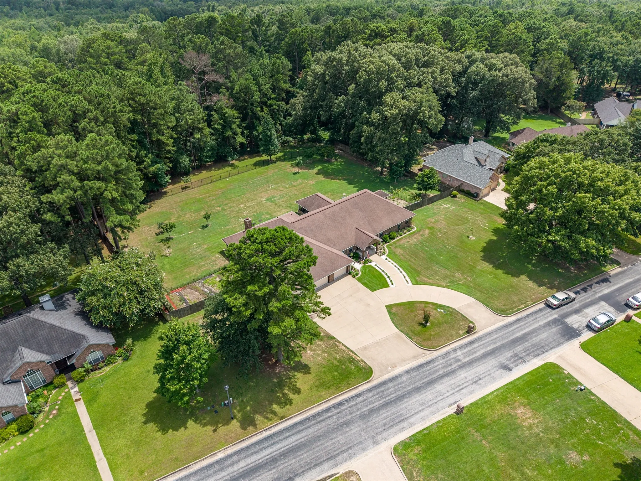 Single Family Residence For Sale in Smith County , 19135 Bynum, Flint, Texas 75762, 4 Bedrooms, 3 Bathrooms, 3 Garage spaces, 3,756 Sqft, built in 2006, Price $675,000, mls#21263579, Real Estate Agent in Flint, Homes For Sale in Smith county, Homes For Sale in Flint, Realtor in Flint Texas, Real Estate Brokerage Independent Realty Texas, Luminita Cordes Realtor