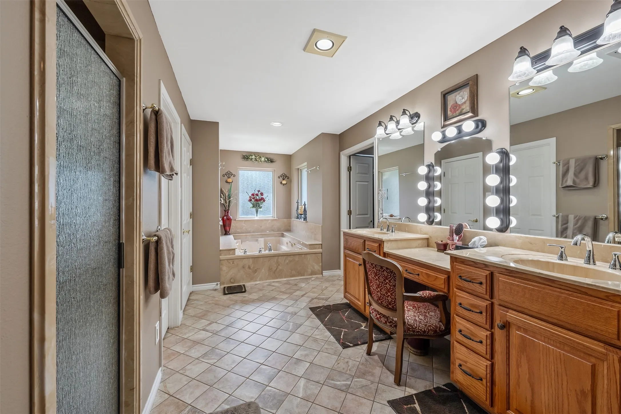 Single Family Residence For Sale in Smith County , 19135 Bynum, Flint, Texas 75762, 4 Bedrooms, 3 Bathrooms, 3 Garage spaces, 3,756 Sqft, built in 2006, Price $675,000, mls#21263579, Real Estate Agent in Flint, Homes For Sale in Smith county, Homes For Sale in Flint, Realtor in Flint Texas, Real Estate Brokerage Independent Realty Texas, Luminita Cordes Realtor