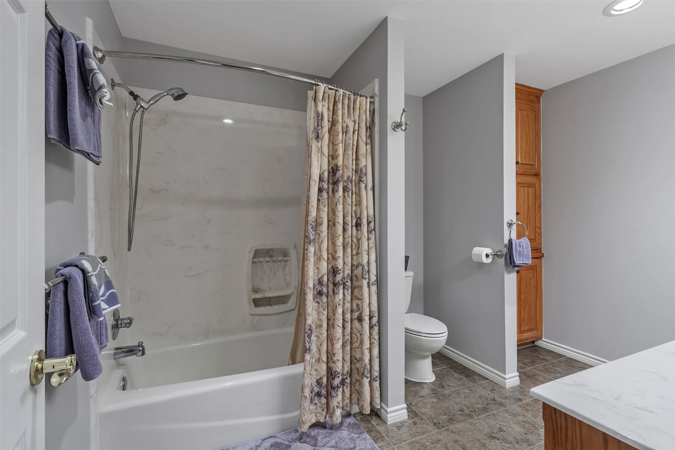 Single Family Residence For Sale in Smith County , 19135 Bynum, Flint, Texas 75762, 4 Bedrooms, 3 Bathrooms, 3 Garage spaces, 3,756 Sqft, built in 2006, Price $675,000, mls#21263579, Real Estate Agent in Flint, Homes For Sale in Smith county, Homes For Sale in Flint, Realtor in Flint Texas, Real Estate Brokerage Independent Realty Texas, Luminita Cordes Realtor