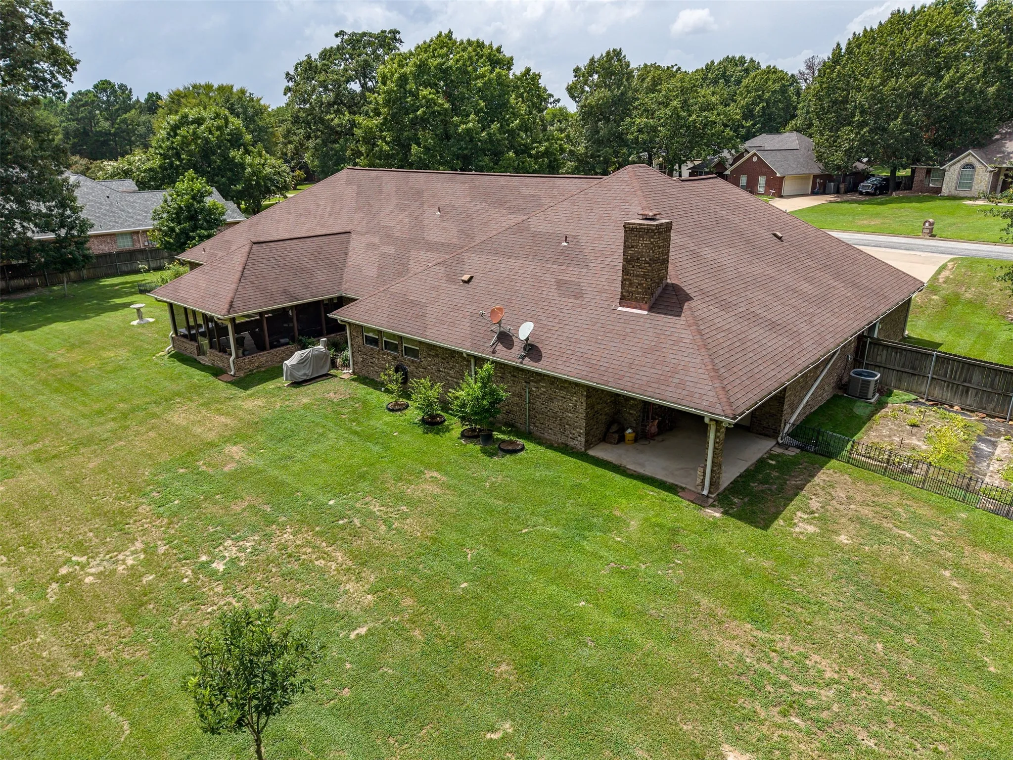 Single Family Residence For Sale in Smith County , 19135 Bynum, Flint, Texas 75762, 4 Bedrooms, 3 Bathrooms, 3 Garage spaces, 3,756 Sqft, built in 2006, Price $675,000, mls#21263579, Real Estate Agent in Flint, Homes For Sale in Smith county, Homes For Sale in Flint, Realtor in Flint Texas, Real Estate Brokerage Independent Realty Texas, Luminita Cordes Realtor