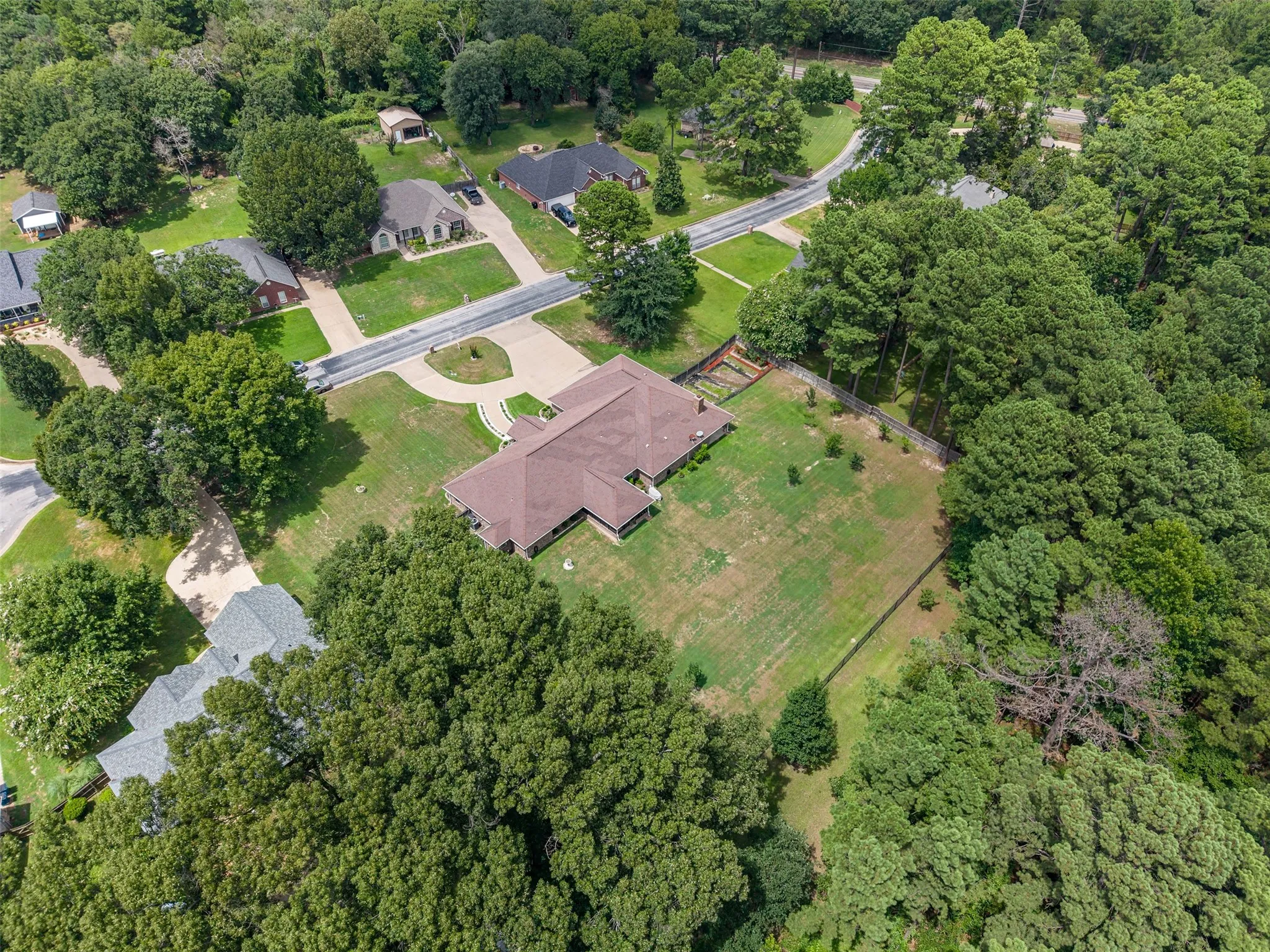 Single Family Residence For Sale in Smith County , 19135 Bynum, Flint, Texas 75762, 4 Bedrooms, 3 Bathrooms, 3 Garage spaces, 3,756 Sqft, built in 2006, Price $675,000, mls#21263579, Real Estate Agent in Flint, Homes For Sale in Smith county, Homes For Sale in Flint, Realtor in Flint Texas, Real Estate Brokerage Independent Realty Texas, Luminita Cordes Realtor