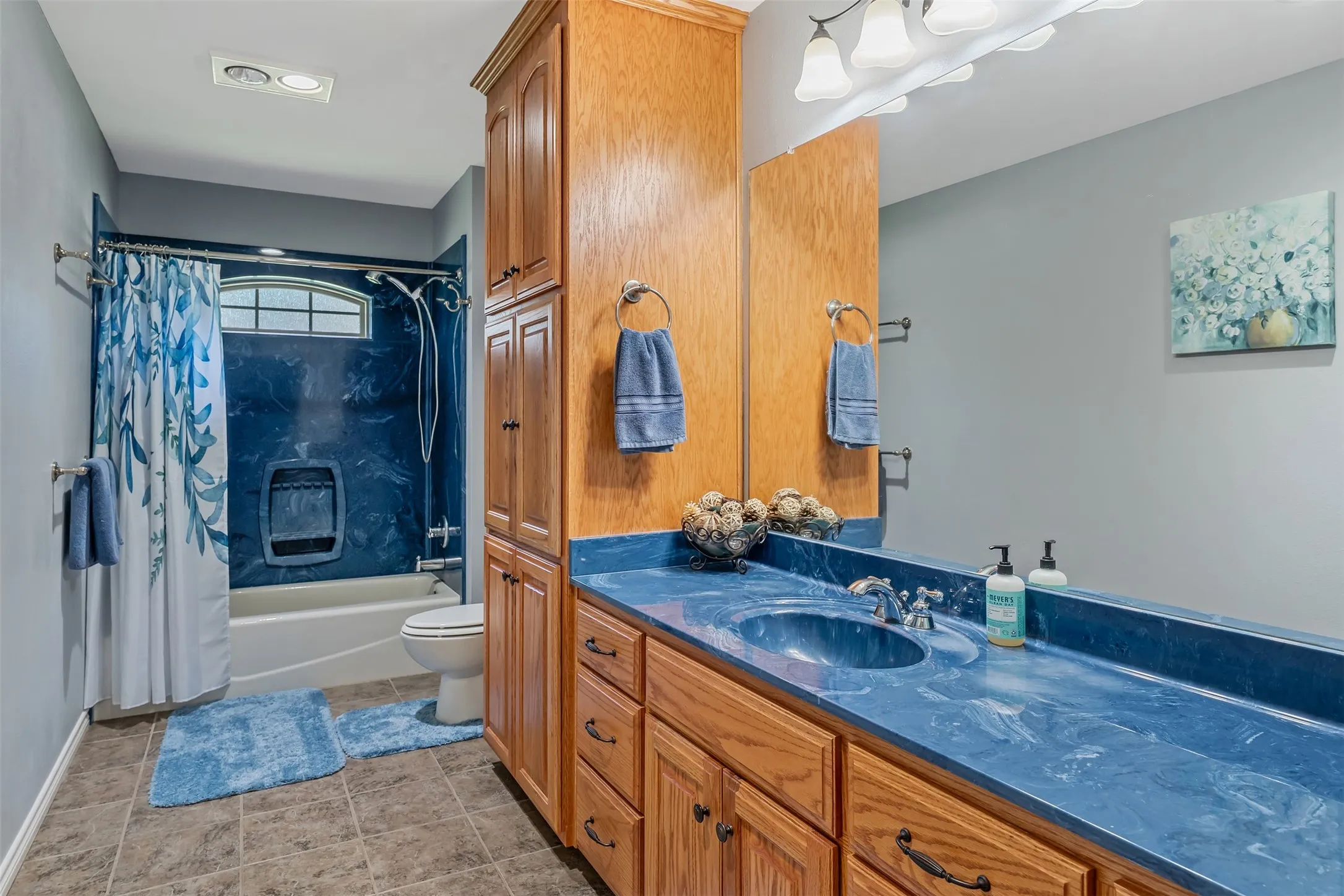 Single Family Residence For Sale in Smith County , 19135 Bynum, Flint, Texas 75762, 4 Bedrooms, 3 Bathrooms, 3 Garage spaces, 3,756 Sqft, built in 2006, Price $675,000, mls#21263579, Real Estate Agent in Flint, Homes For Sale in Smith county, Homes For Sale in Flint, Realtor in Flint Texas, Real Estate Brokerage Independent Realty Texas, Luminita Cordes Realtor