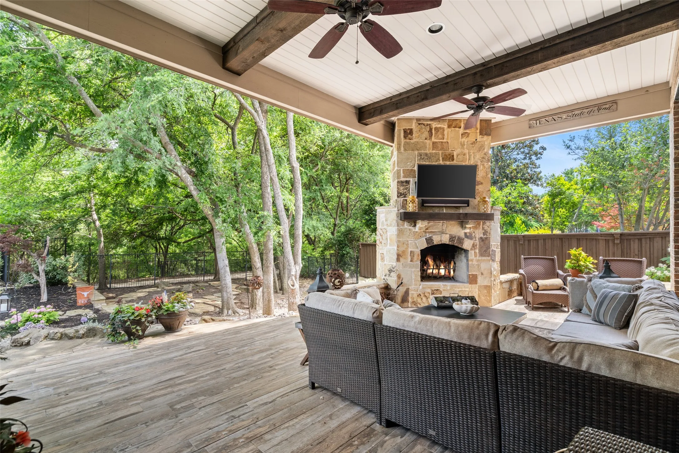 Single Family Residence For Sale in Collin County , 1097 Limestone Court, Allen, Texas 75013, 5 Bedroom, 5 Bathroom, 3 Garage spaces, 3,894 Sqft, built in 2001, mls#21263299, Real Estate Agent in Allen, Homes For Sale in Collin county, Homes For Sale in Allen, Realtor in Allen Texas, Real Estate Brokerage Independent Realty Texas, Luminita Cordes Realtor
