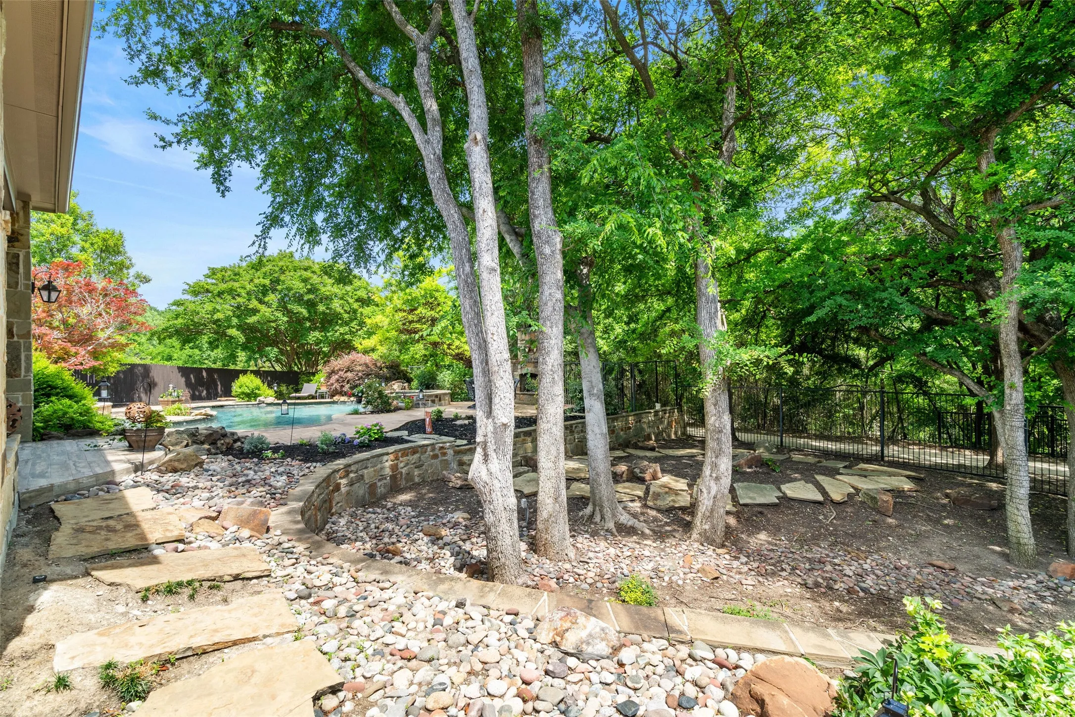 Single Family Residence For Sale in Collin County , 1097 Limestone Court, Allen, Texas 75013, 5 Bedroom, 5 Bathroom, 3 Garage spaces, 3,894 Sqft, built in 2001, mls#21263299, Real Estate Agent in Allen, Homes For Sale in Collin county, Homes For Sale in Allen, Realtor in Allen Texas, Real Estate Brokerage Independent Realty Texas, Luminita Cordes Realtor