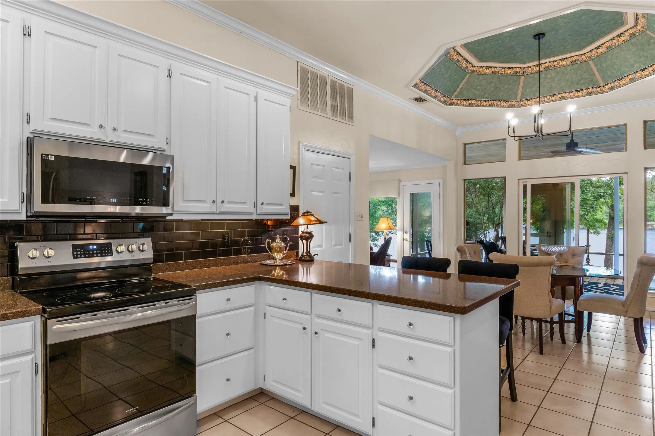 Single Family Residence For Sale in Wood County , 116 Pinewood Cove, Holly Lake Ranch, Texas 75765, 3 Bedroom, 3 Bathroom, 2 Garage spaces, 2,830 Sqft, built in 1993, mls#21263182, Real Estate Agent in Holly Lake Ranch, Homes For Sale in Wood county, Homes For Sale in Holly Lake Ranch, Realtor in Holly Lake Ranch Texas, Real Estate Brokerage Independent Realty Texas, Luminita Cordes Realtor