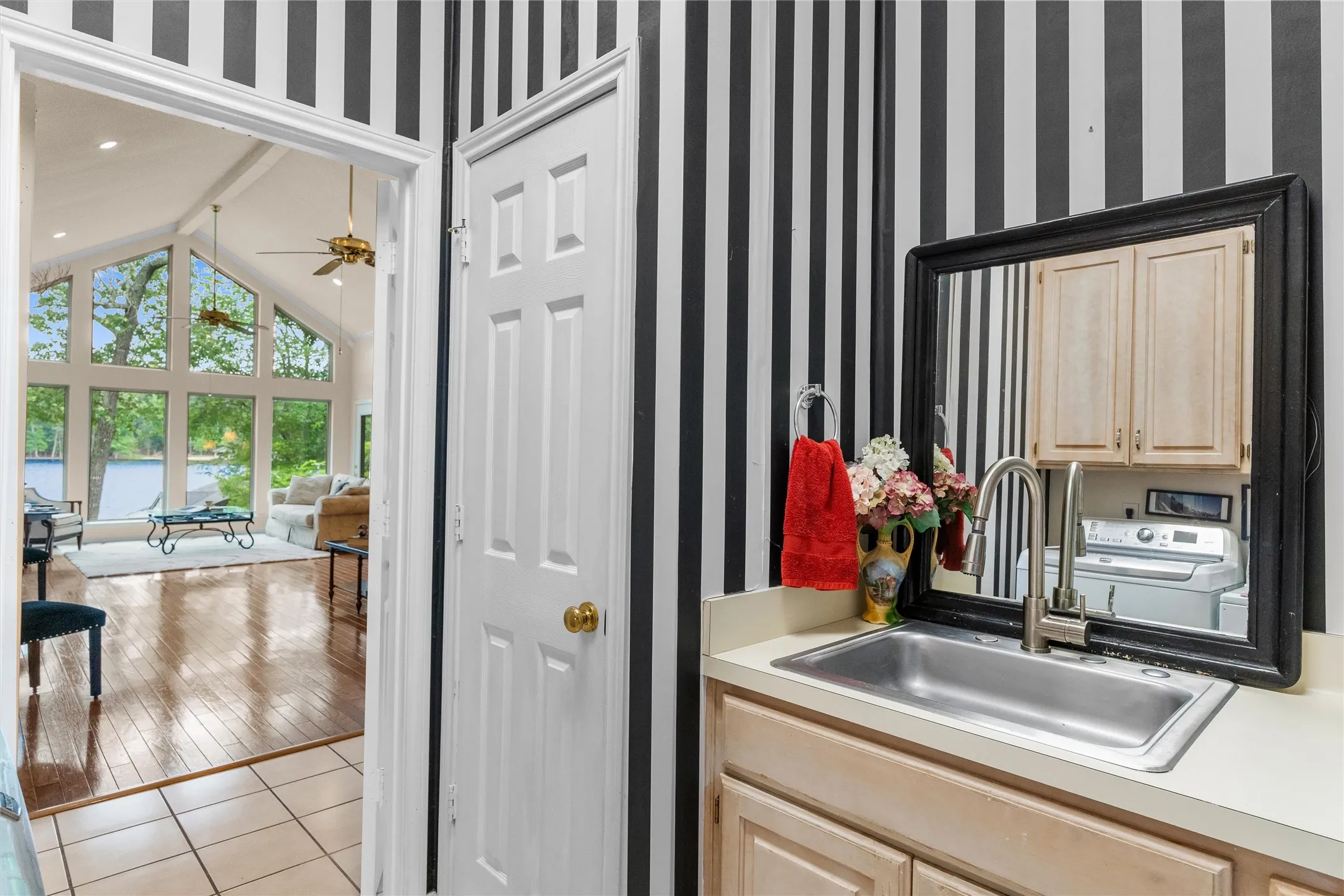 Single Family Residence For Sale in Wood County , 116 Pinewood Cove, Holly Lake Ranch, Texas 75765, 3 Bedroom, 3 Bathroom, 2 Garage spaces, 2,830 Sqft, built in 1993, mls#21263182, Real Estate Agent in Holly Lake Ranch, Homes For Sale in Wood county, Homes For Sale in Holly Lake Ranch, Realtor in Holly Lake Ranch Texas, Real Estate Brokerage Independent Realty Texas, Luminita Cordes Realtor
