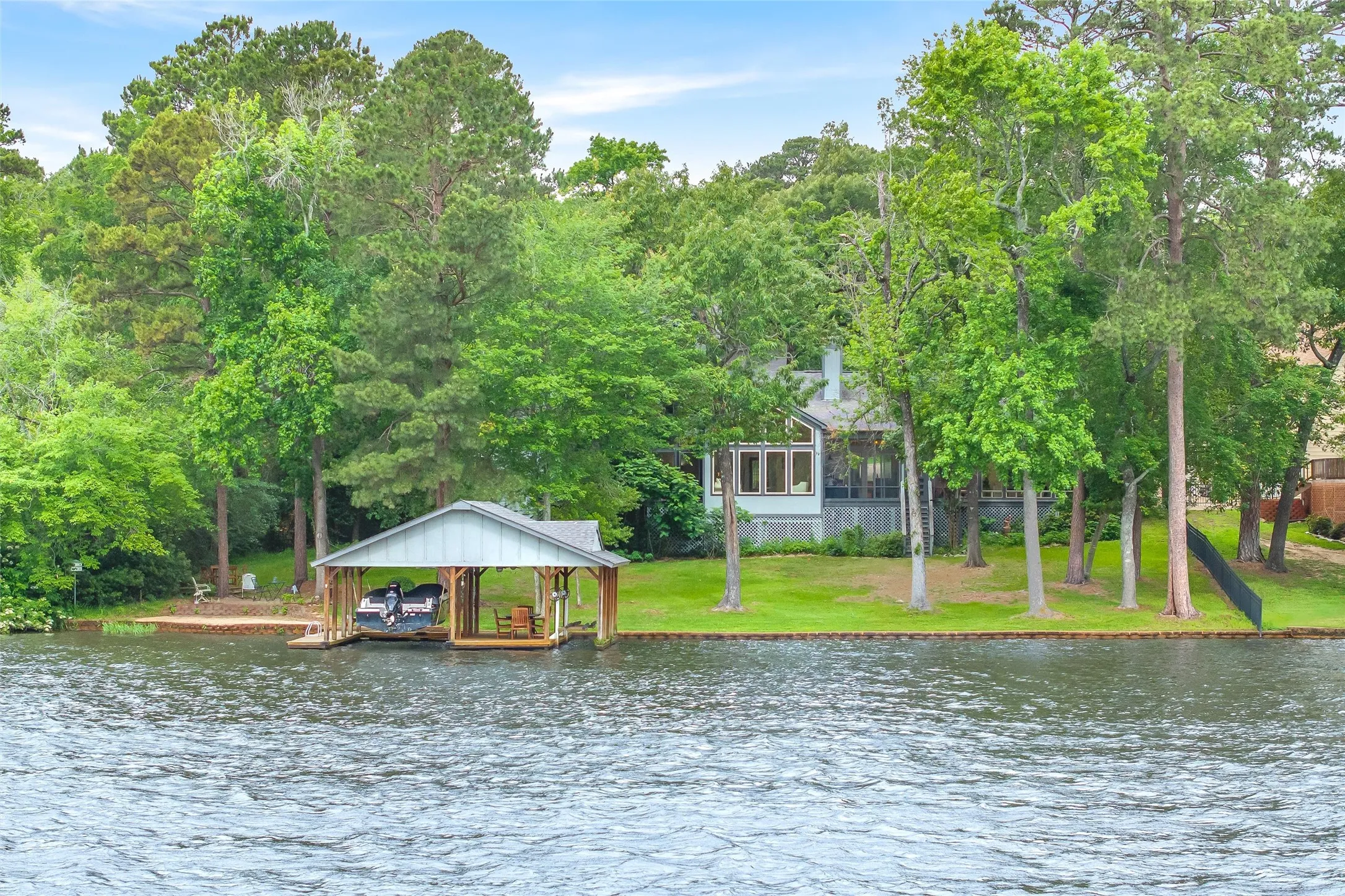 Single Family Residence For Sale in Wood County , 116 Pinewood Cove, Holly Lake Ranch, Texas 75765, 3 Bedroom, 3 Bathroom, 2 Garage spaces, 2,830 Sqft, built in 1993, mls#21263182, Real Estate Agent in Holly Lake Ranch, Homes For Sale in Wood county, Homes For Sale in Holly Lake Ranch, Realtor in Holly Lake Ranch Texas, Real Estate Brokerage Independent Realty Texas, Luminita Cordes Realtor