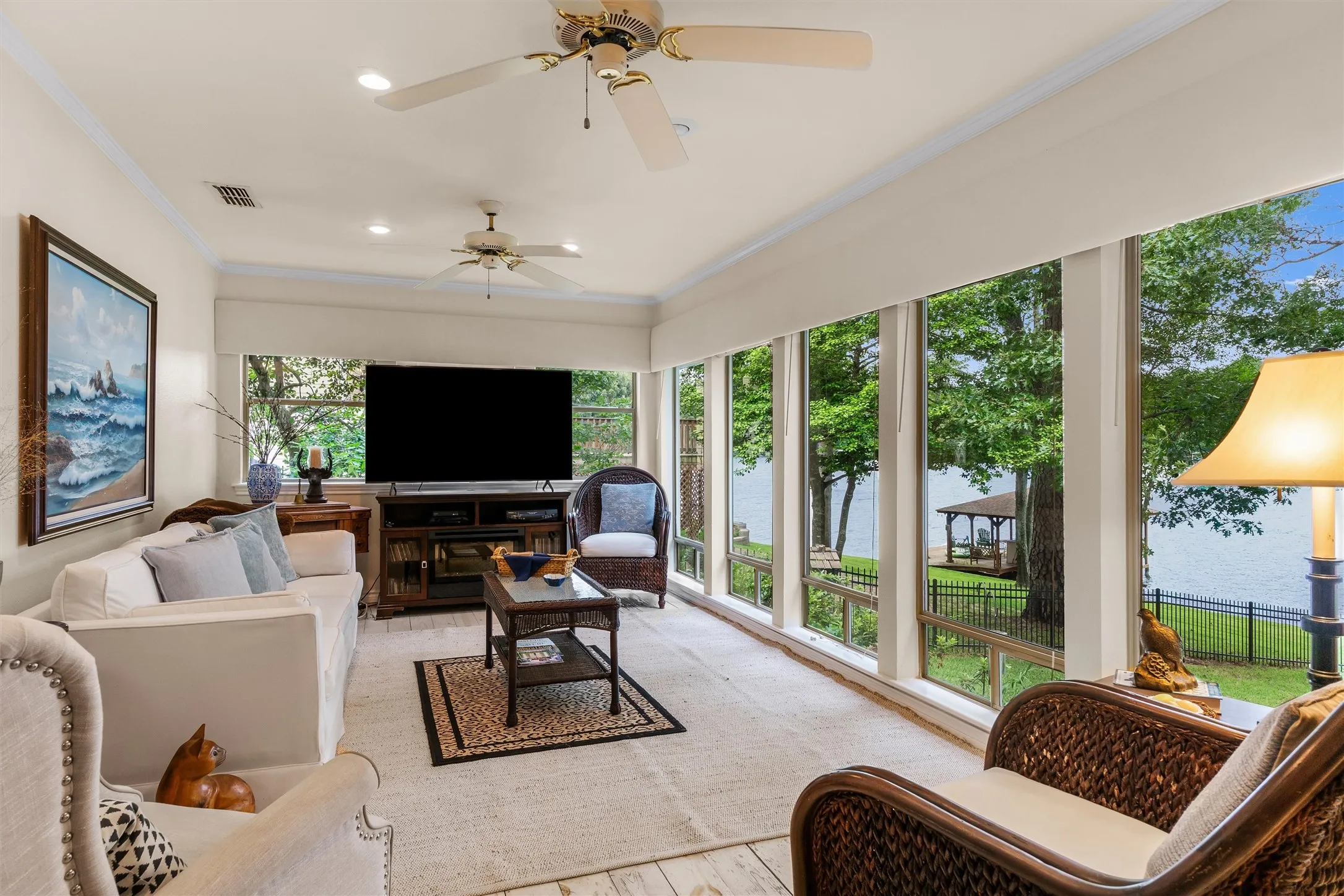 Single Family Residence For Sale in Wood County , 116 Pinewood Cove, Holly Lake Ranch, Texas 75765, 3 Bedroom, 3 Bathroom, 2 Garage spaces, 2,830 Sqft, built in 1993, mls#21263182, Real Estate Agent in Holly Lake Ranch, Homes For Sale in Wood county, Homes For Sale in Holly Lake Ranch, Realtor in Holly Lake Ranch Texas, Real Estate Brokerage Independent Realty Texas, Luminita Cordes Realtor