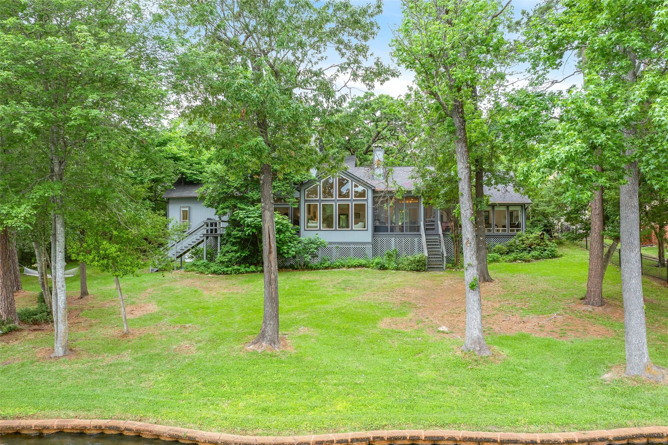Single Family Residence For Sale in Wood County , 116 Pinewood Cove, Holly Lake Ranch, Texas 75765, 3 Bedroom, 3 Bathroom, 2 Garage spaces, 2,830 Sqft, built in 1993, mls#21263182, Real Estate Agent in Holly Lake Ranch, Homes For Sale in Wood county, Homes For Sale in Holly Lake Ranch, Realtor in Holly Lake Ranch Texas, Real Estate Brokerage Independent Realty Texas, Luminita Cordes Realtor