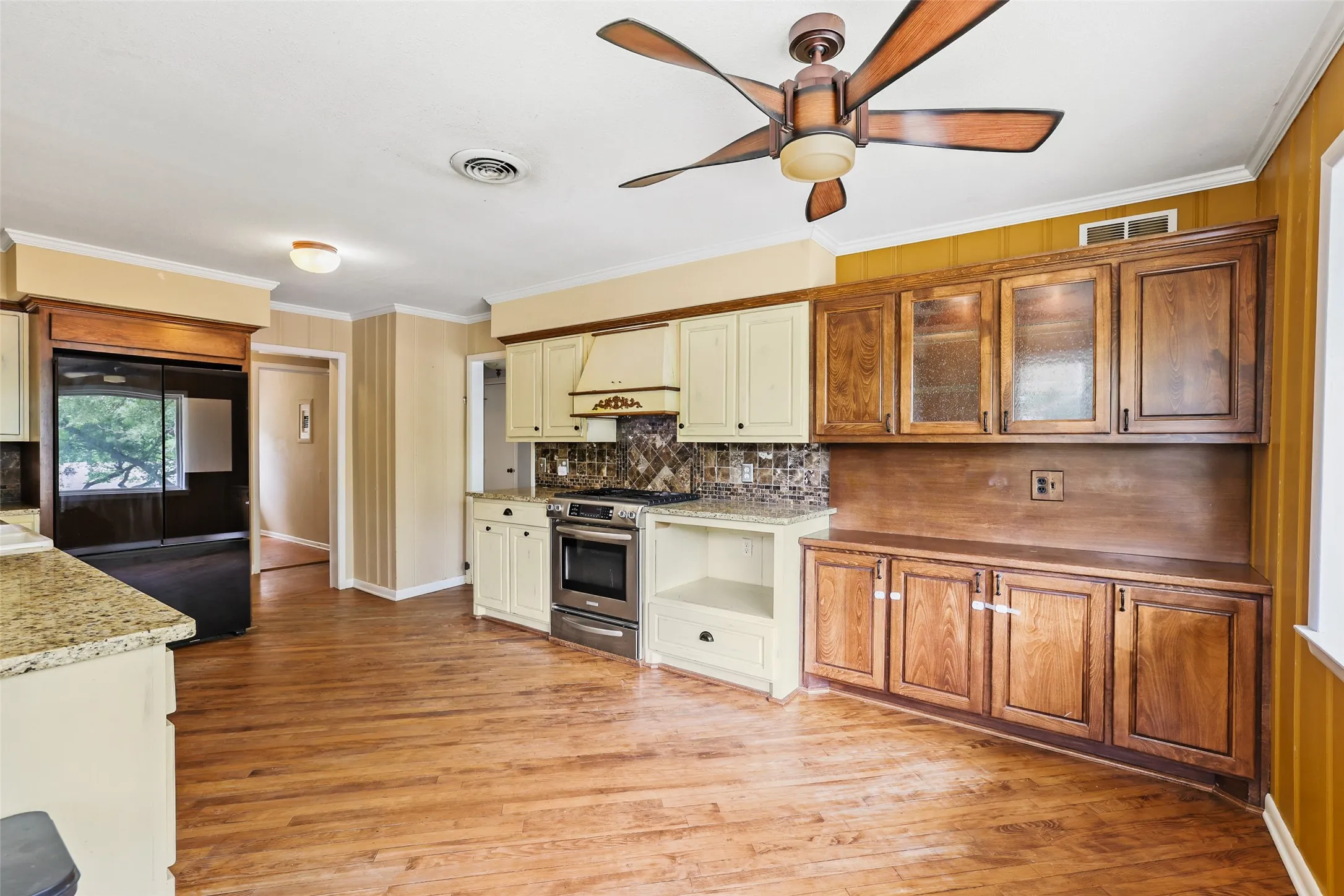 Plenty of space for dining area in kitchen