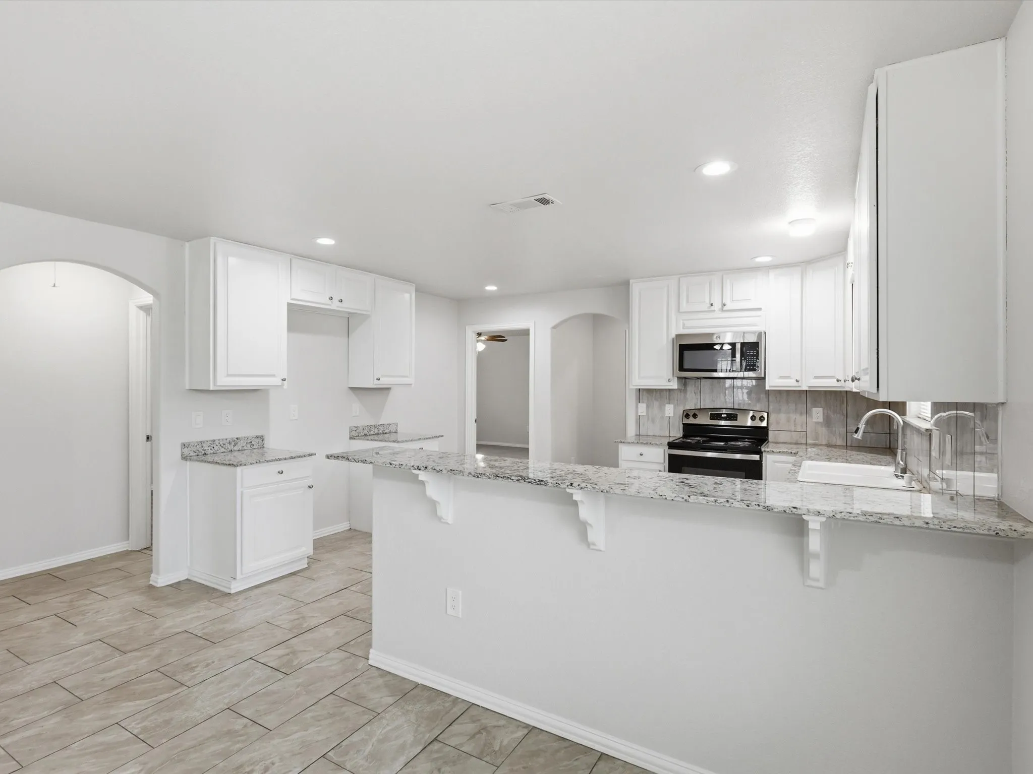 Single Family Residence For Sale in Tarrant County , 1400 Stewart Street, Fort Worth, Texas 76104, 3 Bedroom, 2 Bathroom, 2 Garage spaces, 1,118 Sqft, built in 2020, mls#21255434, Real Estate Agent in Fort Worth, Homes For Sale in Tarrant county, Homes For Sale in Fort Worth, Realtor in Fort Worth Texas, Real Estate Brokerage Independent Realty Texas, Luminita Cordes Realtor