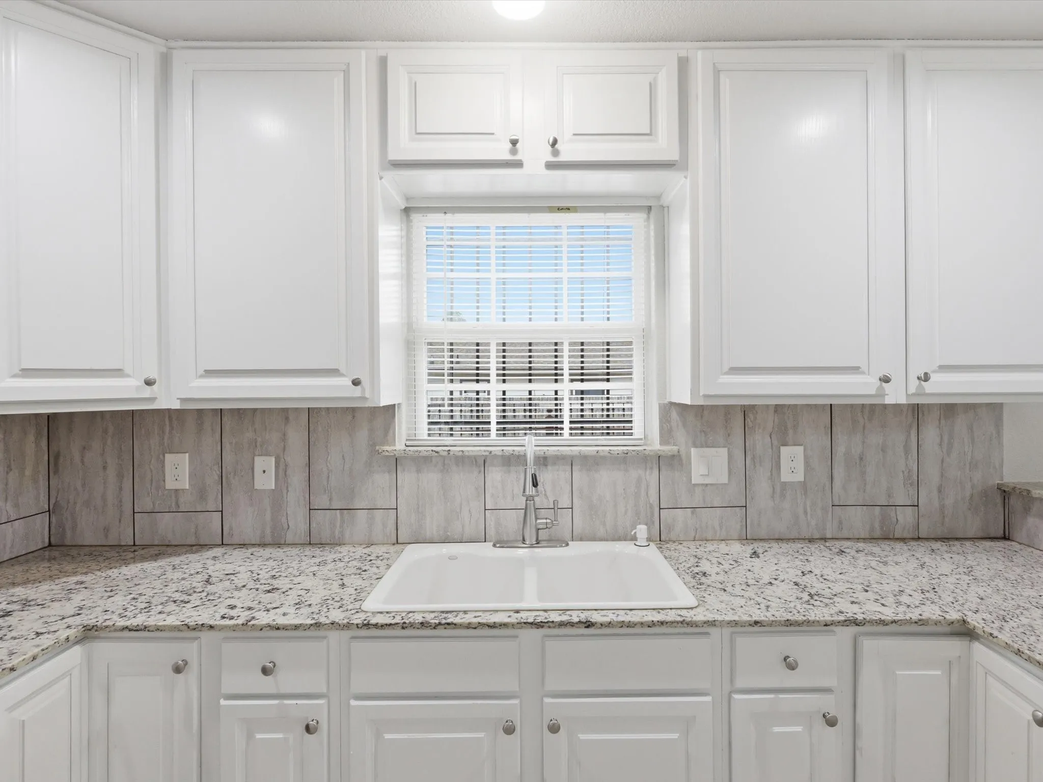 Single Family Residence For Sale in Tarrant County , 1400 Stewart Street, Fort Worth, Texas 76104, 3 Bedroom, 2 Bathroom, 2 Garage spaces, 1,118 Sqft, built in 2020, mls#21255434, Real Estate Agent in Fort Worth, Homes For Sale in Tarrant county, Homes For Sale in Fort Worth, Realtor in Fort Worth Texas, Real Estate Brokerage Independent Realty Texas, Luminita Cordes Realtor