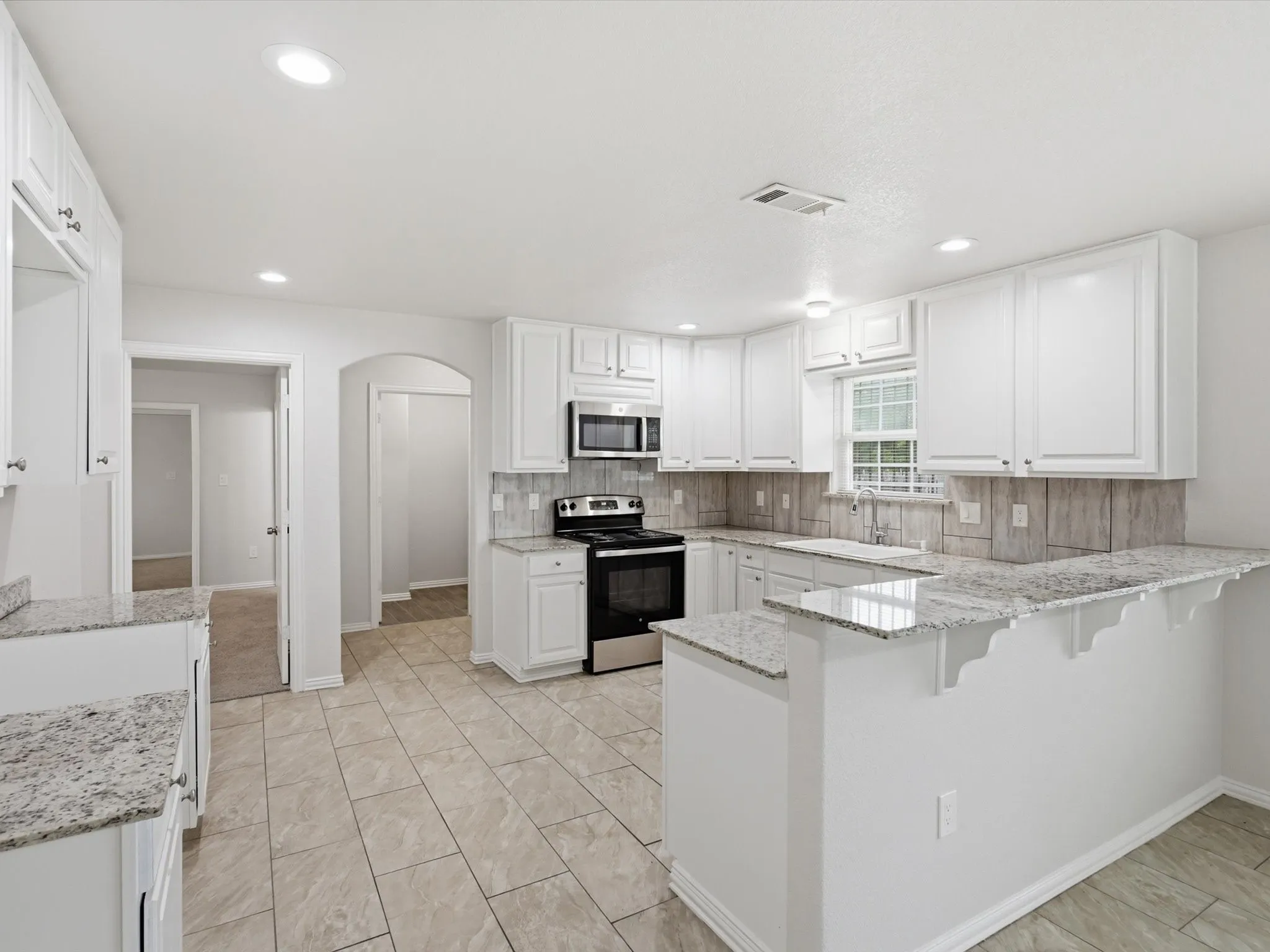 Single Family Residence For Sale in Tarrant County , 1400 Stewart Street, Fort Worth, Texas 76104, 3 Bedroom, 2 Bathroom, 2 Garage spaces, 1,118 Sqft, built in 2020, mls#21255434, Real Estate Agent in Fort Worth, Homes For Sale in Tarrant county, Homes For Sale in Fort Worth, Realtor in Fort Worth Texas, Real Estate Brokerage Independent Realty Texas, Luminita Cordes Realtor