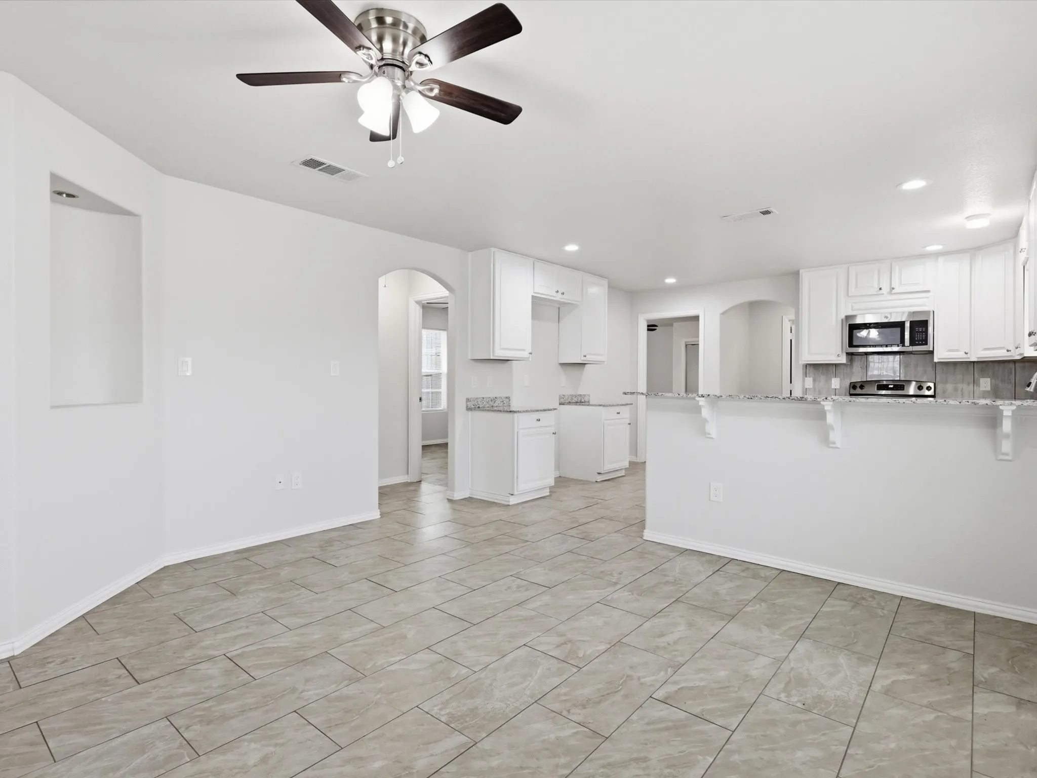 Single Family Residence For Sale in Tarrant County , 1400 Stewart Street, Fort Worth, Texas 76104, 3 Bedroom, 2 Bathroom, 2 Garage spaces, 1,118 Sqft, built in 2020, mls#21255434, Real Estate Agent in Fort Worth, Homes For Sale in Tarrant county, Homes For Sale in Fort Worth, Realtor in Fort Worth Texas, Real Estate Brokerage Independent Realty Texas, Luminita Cordes Realtor