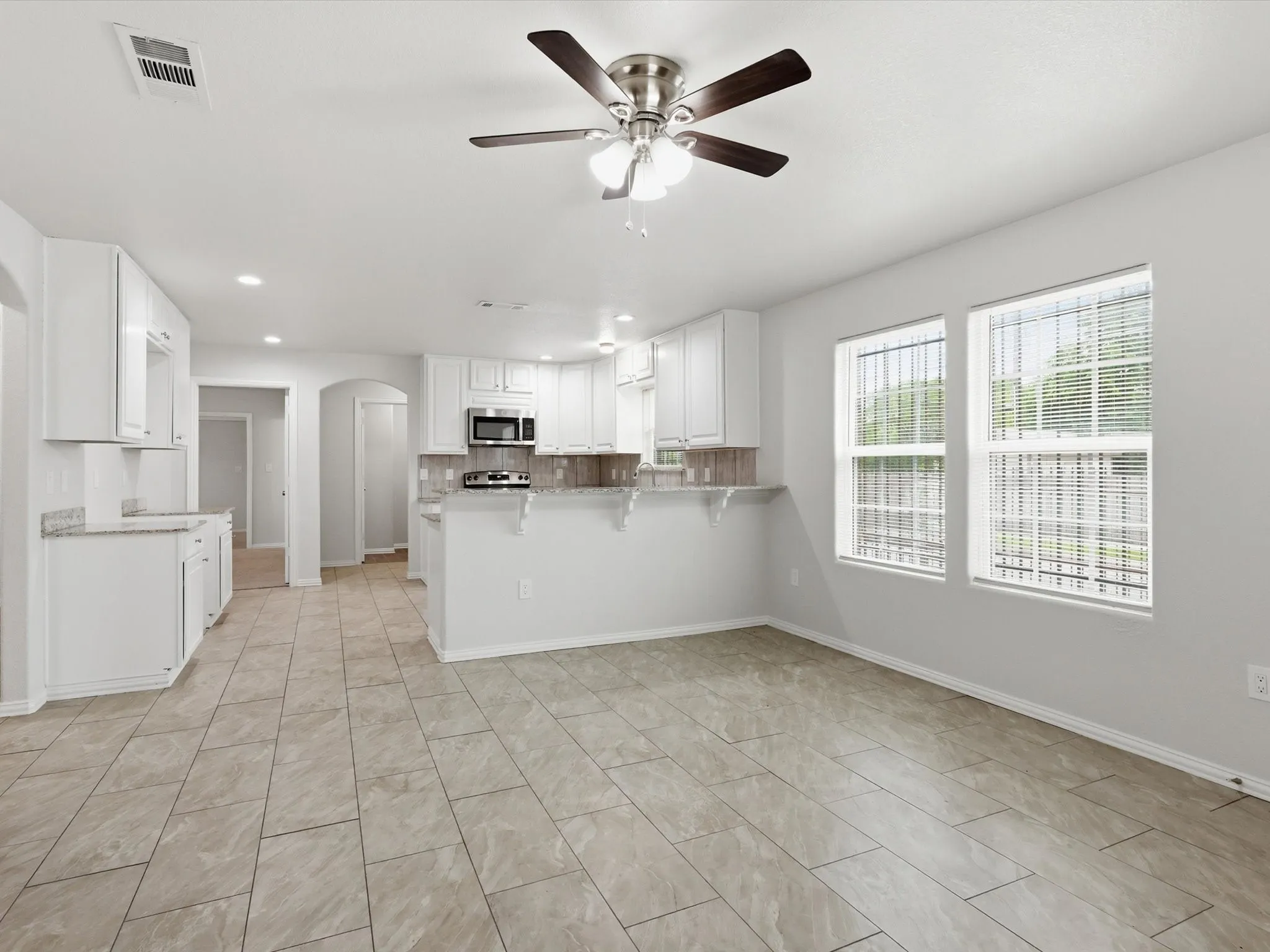 Single Family Residence For Sale in Tarrant County , 1400 Stewart Street, Fort Worth, Texas 76104, 3 Bedroom, 2 Bathroom, 2 Garage spaces, 1,118 Sqft, built in 2020, mls#21255434, Real Estate Agent in Fort Worth, Homes For Sale in Tarrant county, Homes For Sale in Fort Worth, Realtor in Fort Worth Texas, Real Estate Brokerage Independent Realty Texas, Luminita Cordes Realtor