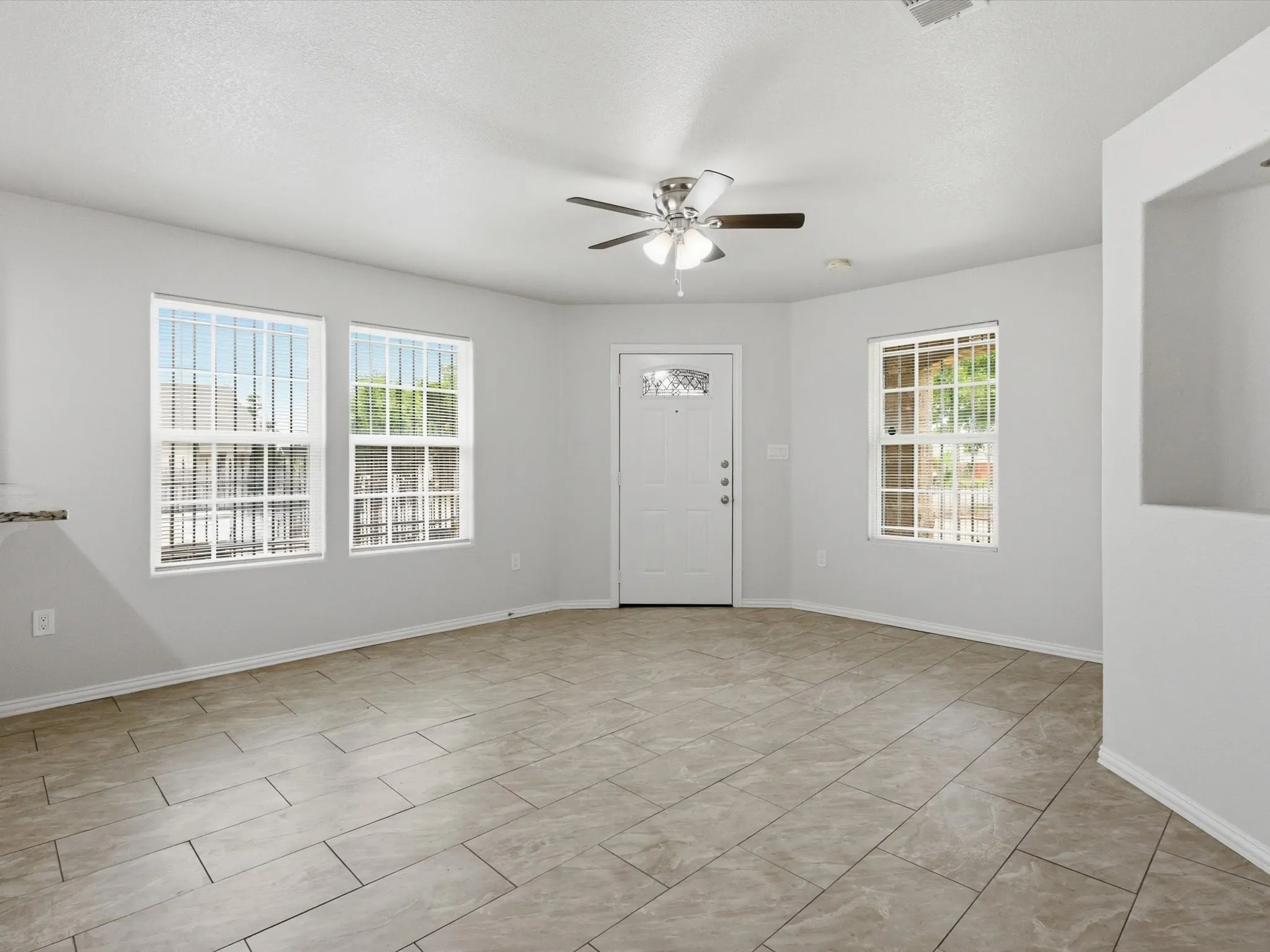 Single Family Residence For Sale in Tarrant County , 1400 Stewart Street, Fort Worth, Texas 76104, 3 Bedroom, 2 Bathroom, 2 Garage spaces, 1,118 Sqft, built in 2020, mls#21255434, Real Estate Agent in Fort Worth, Homes For Sale in Tarrant county, Homes For Sale in Fort Worth, Realtor in Fort Worth Texas, Real Estate Brokerage Independent Realty Texas, Luminita Cordes Realtor