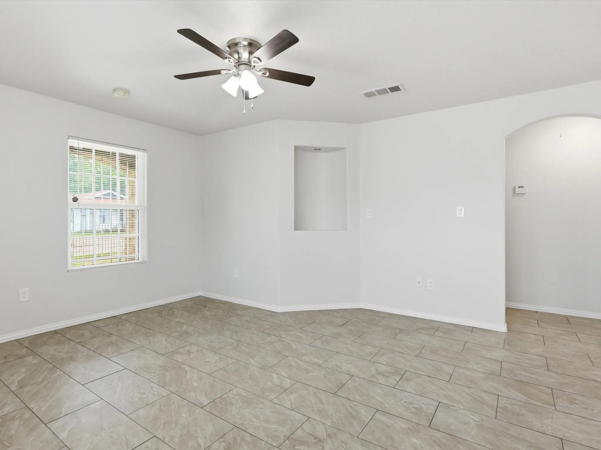 Single Family Residence For Sale in Tarrant County , 1400 Stewart Street, Fort Worth, Texas 76104, 3 Bedroom, 2 Bathroom, 2 Garage spaces, 1,118 Sqft, built in 2020, mls#21255434, Real Estate Agent in Fort Worth, Homes For Sale in Tarrant county, Homes For Sale in Fort Worth, Realtor in Fort Worth Texas, Real Estate Brokerage Independent Realty Texas, Luminita Cordes Realtor