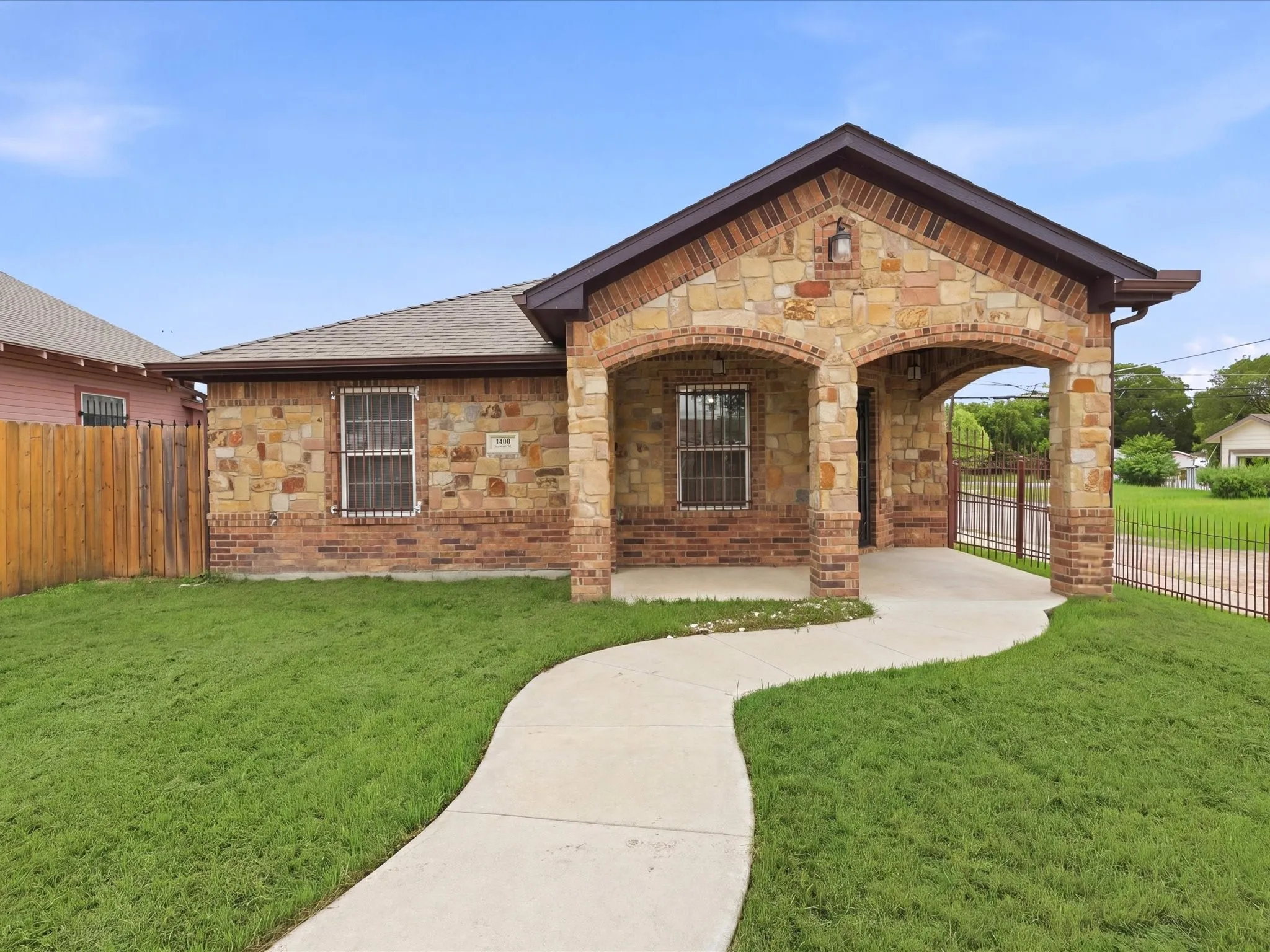 Single Family Residence For Sale in Tarrant County , 1400 Stewart Street, Fort Worth, Texas 76104, 3 Bedroom, 2 Bathroom, 2 Garage spaces, 1,118 Sqft, built in 2020, mls#21255434, Real Estate Agent in Fort Worth, Homes For Sale in Tarrant county, Homes For Sale in Fort Worth, Realtor in Fort Worth Texas, Real Estate Brokerage Independent Realty Texas, Luminita Cordes Realtor