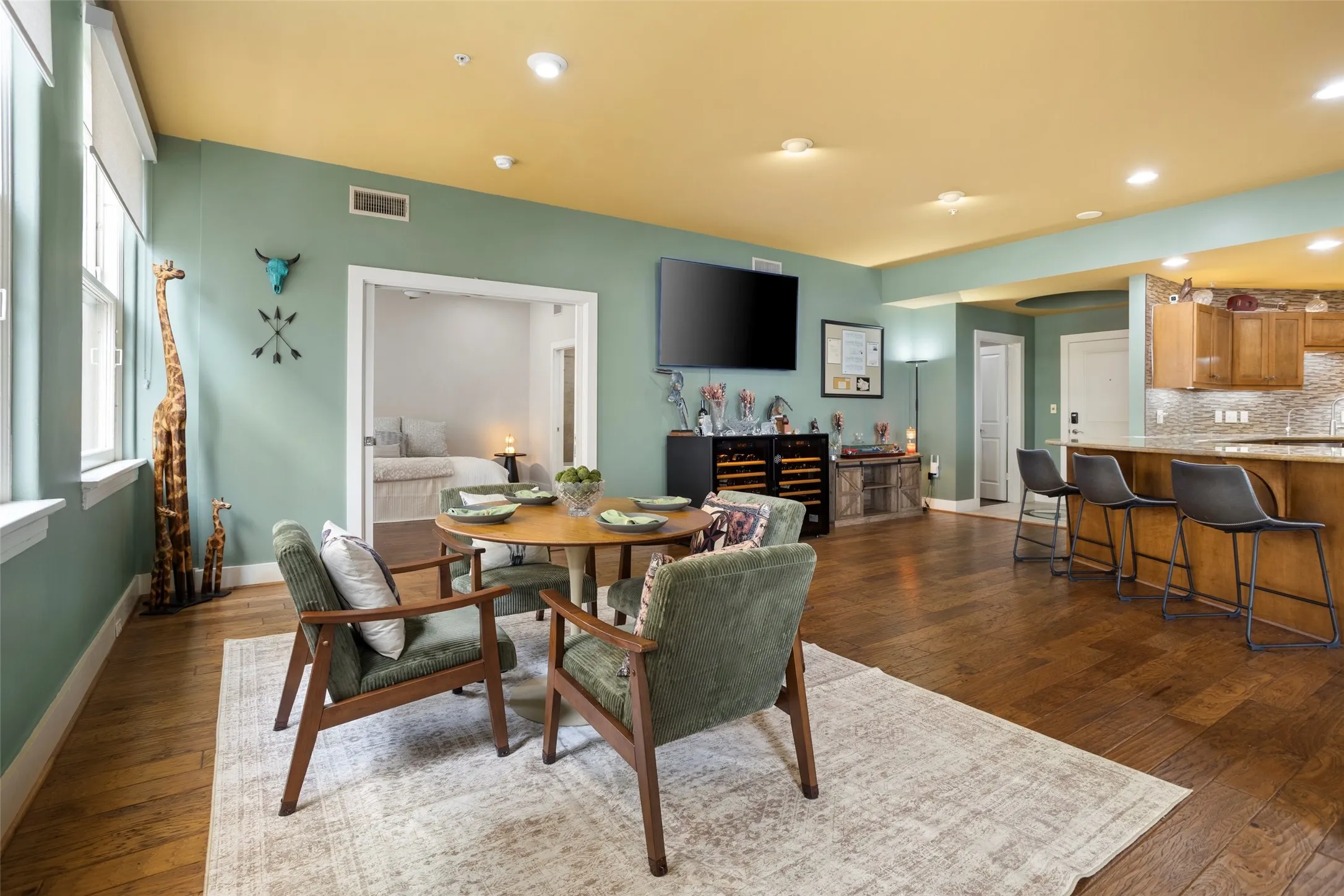 Condominium For Sale in Tarrant County , 411 W 7th Street 806, Fort Worth, Texas 76102, 2 Bedroom, 2 Bathroom, Garage spaces, 1,849 Sqft, built in 1921, mls#21263595, Real Estate Agent in Fort Worth, Homes For Sale in Tarrant county, Homes For Sale in Fort Worth, Realtor in Fort Worth Texas, Real Estate Brokerage Independent Realty Texas, Luminita Cordes Realtor