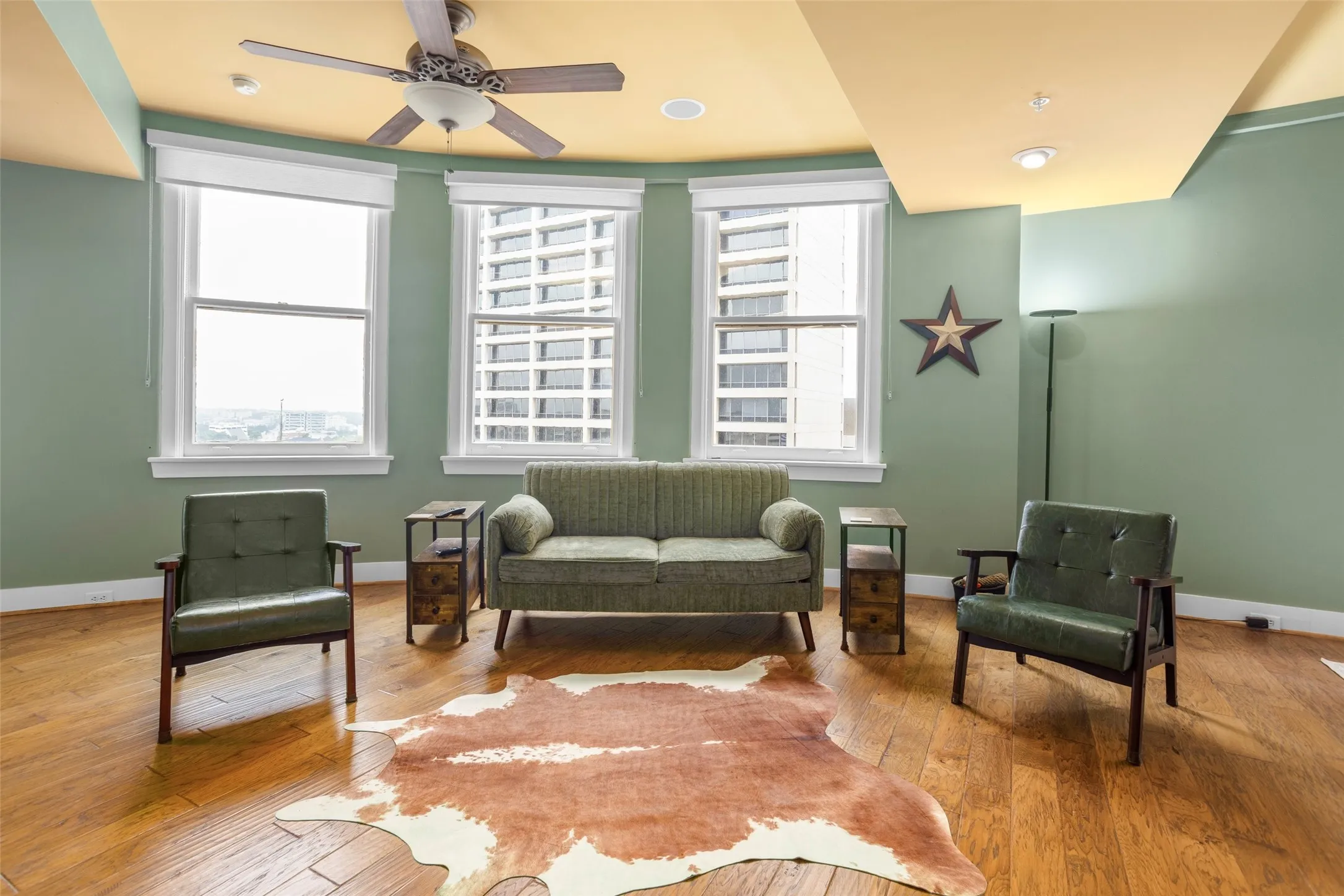 Condominium For Sale in Tarrant County , 411 W 7th Street 806, Fort Worth, Texas 76102, 2 Bedroom, 2 Bathroom, Garage spaces, 1,849 Sqft, built in 1921, mls#21263595, Real Estate Agent in Fort Worth, Homes For Sale in Tarrant county, Homes For Sale in Fort Worth, Realtor in Fort Worth Texas, Real Estate Brokerage Independent Realty Texas, Luminita Cordes Realtor