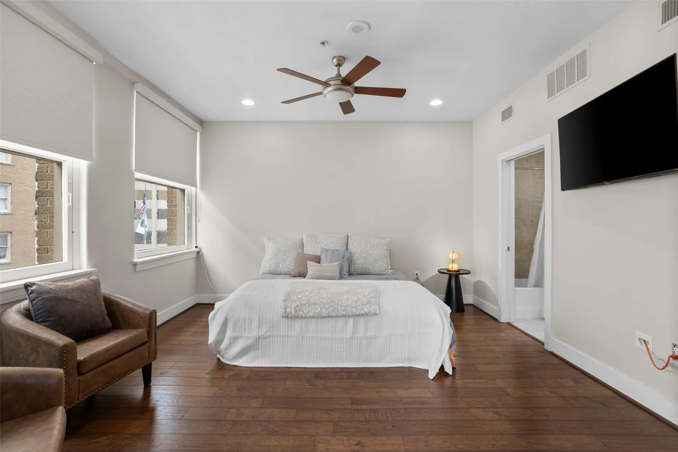 Secondary suite with great natural light