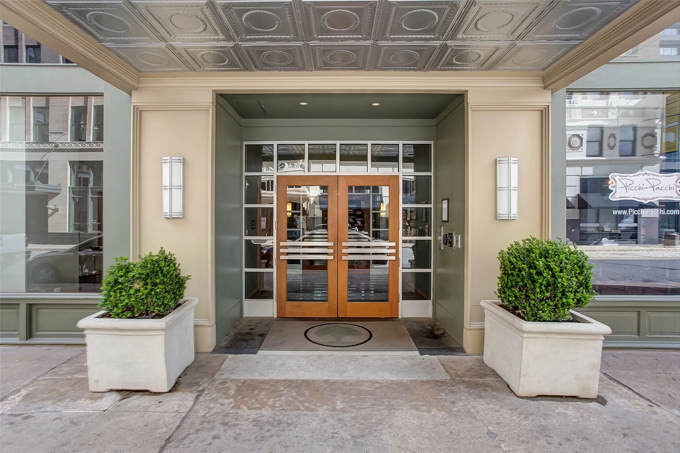 Condominium For Sale in Tarrant County , 411 W 7th Street 806, Fort Worth, Texas 76102, 2 Bedroom, 2 Bathroom, Garage spaces, 1,849 Sqft, built in 1921, mls#21263595, Real Estate Agent in Fort Worth, Homes For Sale in Tarrant county, Homes For Sale in Fort Worth, Realtor in Fort Worth Texas, Real Estate Brokerage Independent Realty Texas, Luminita Cordes Realtor