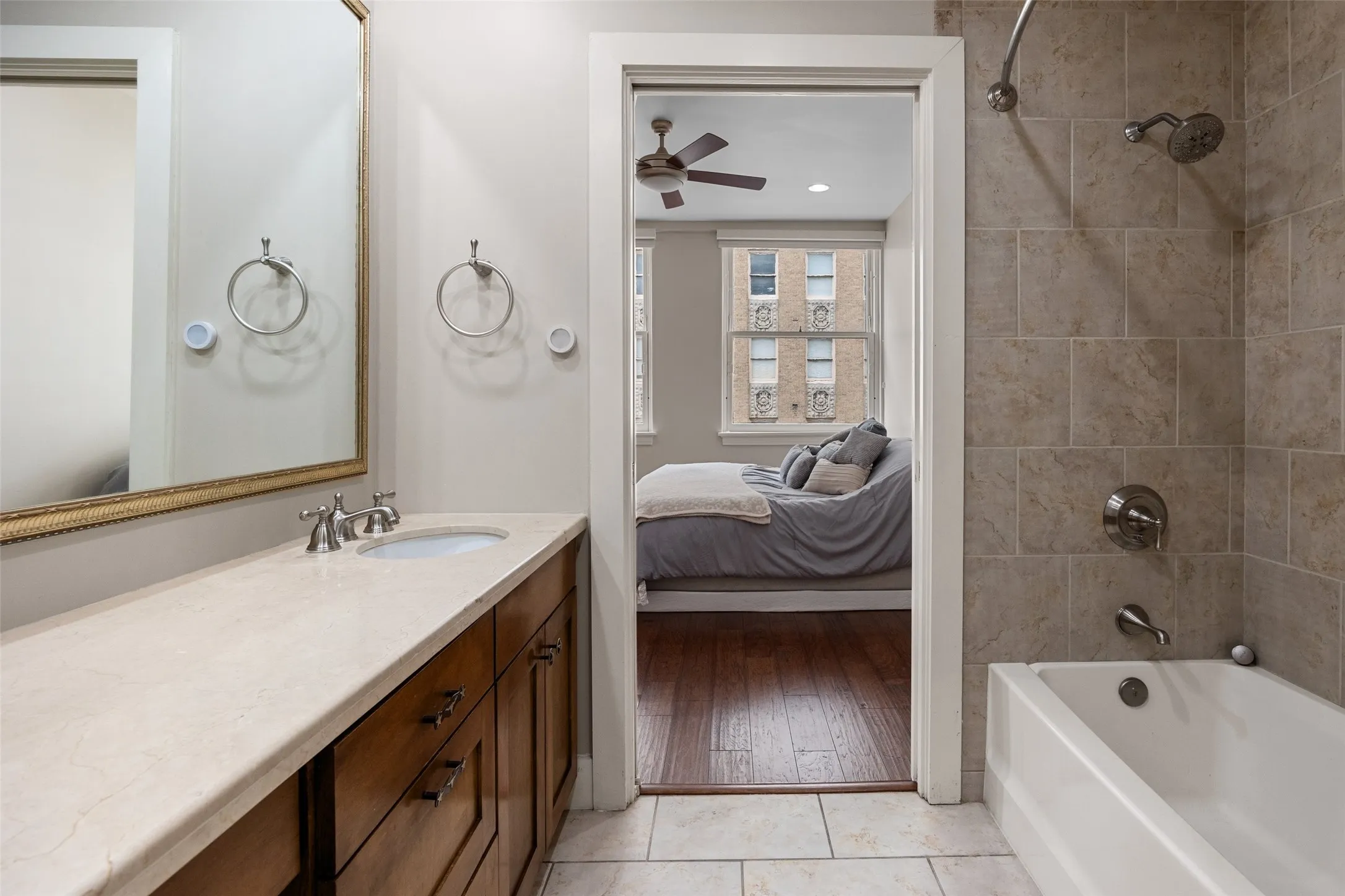 Attached en-suite