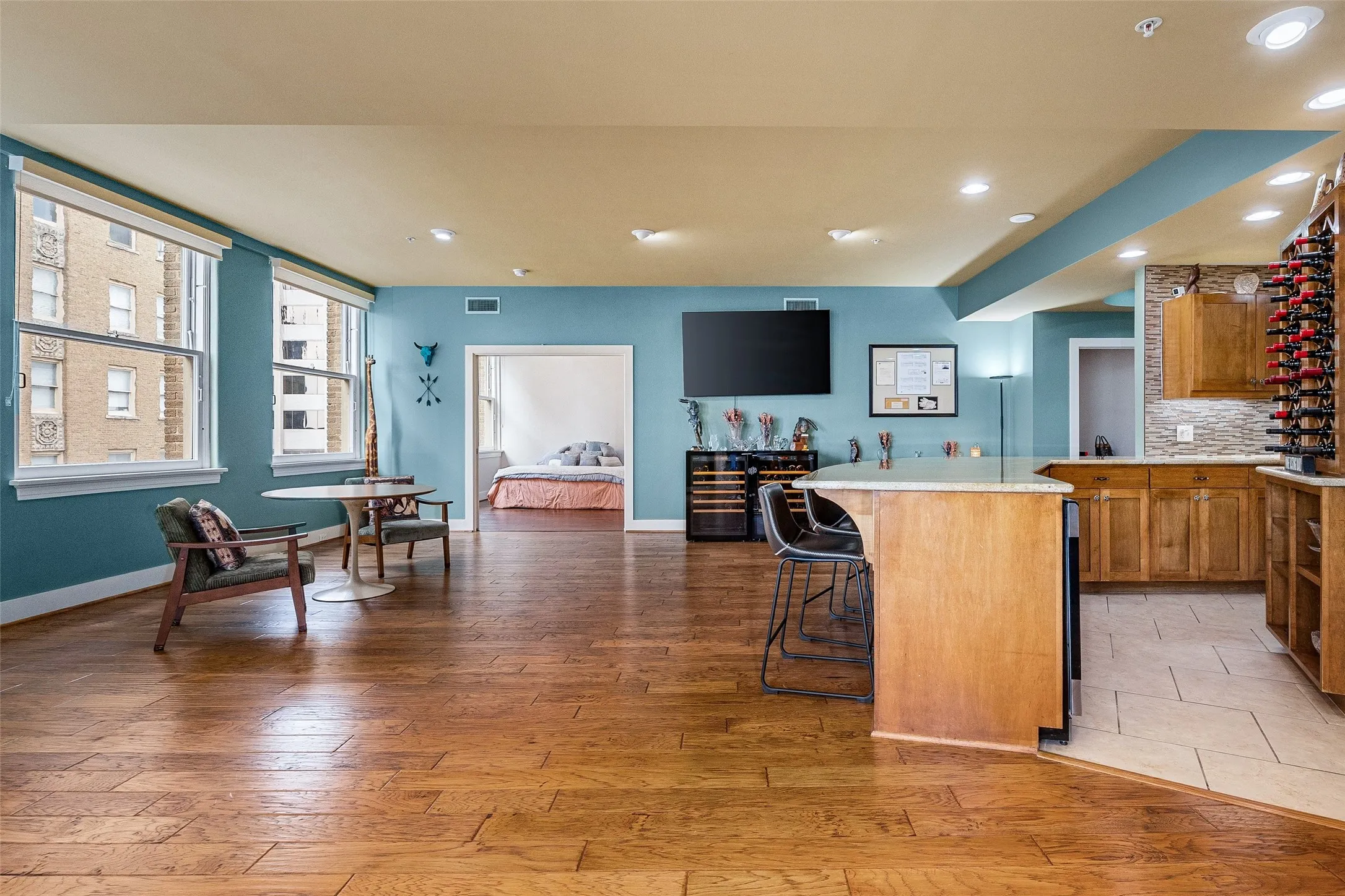 Condominium For Sale in Tarrant County , 411 W 7th Street 806, Fort Worth, Texas 76102, 2 Bedroom, 2 Bathroom, Garage spaces, 1,849 Sqft, built in 1921, mls#21263595, Real Estate Agent in Fort Worth, Homes For Sale in Tarrant county, Homes For Sale in Fort Worth, Realtor in Fort Worth Texas, Real Estate Brokerage Independent Realty Texas, Luminita Cordes Realtor