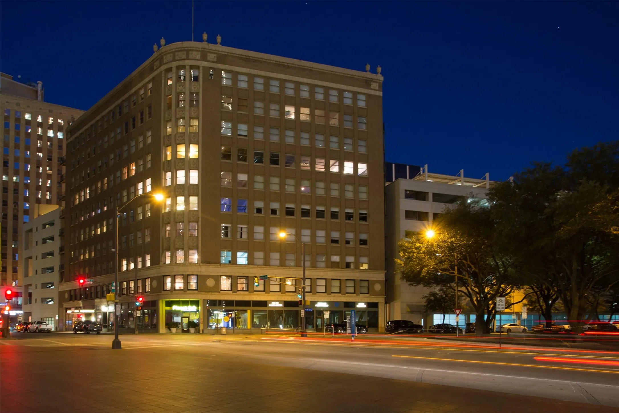Condominium For Sale in Tarrant County , 411 W 7th Street 806, Fort Worth, Texas 76102, 2 Bedroom, 2 Bathroom, Garage spaces, 1,849 Sqft, built in 1921, mls#21263595, Real Estate Agent in Fort Worth, Homes For Sale in Tarrant county, Homes For Sale in Fort Worth, Realtor in Fort Worth Texas, Real Estate Brokerage Independent Realty Texas, Luminita Cordes Realtor