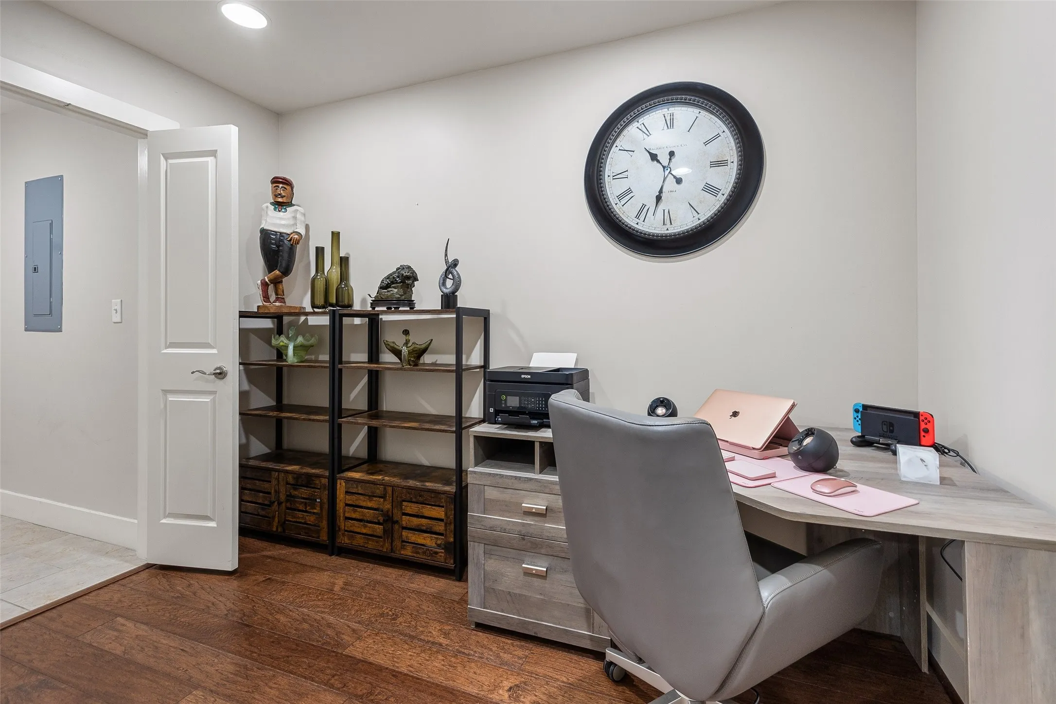 Condominium For Sale in Tarrant County , 411 W 7th Street 806, Fort Worth, Texas 76102, 2 Bedroom, 2 Bathroom, Garage spaces, 1,849 Sqft, built in 1921, mls#21263595, Real Estate Agent in Fort Worth, Homes For Sale in Tarrant county, Homes For Sale in Fort Worth, Realtor in Fort Worth Texas, Real Estate Brokerage Independent Realty Texas, Luminita Cordes Realtor