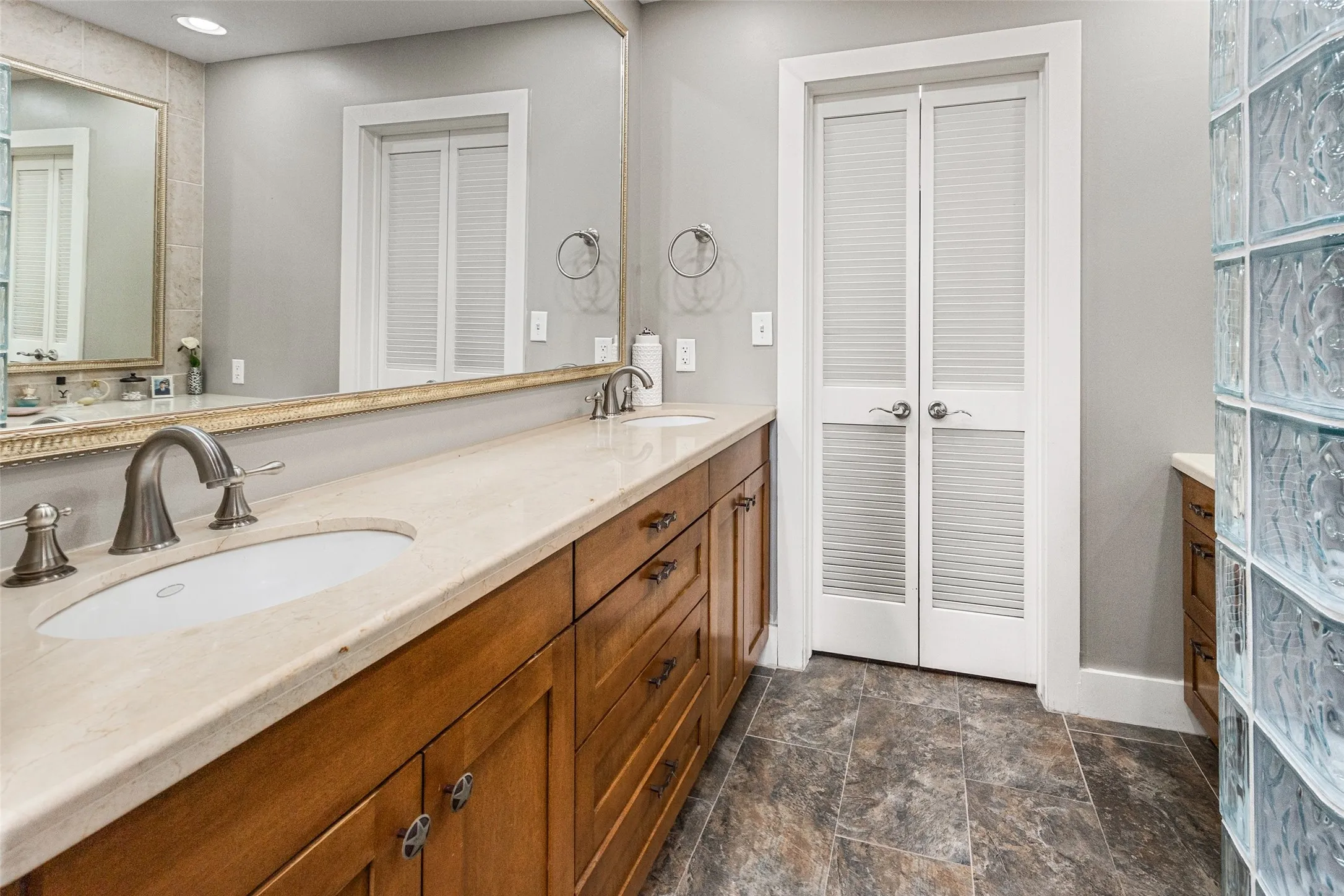Primary en-suite with two sinks and tons of storage!