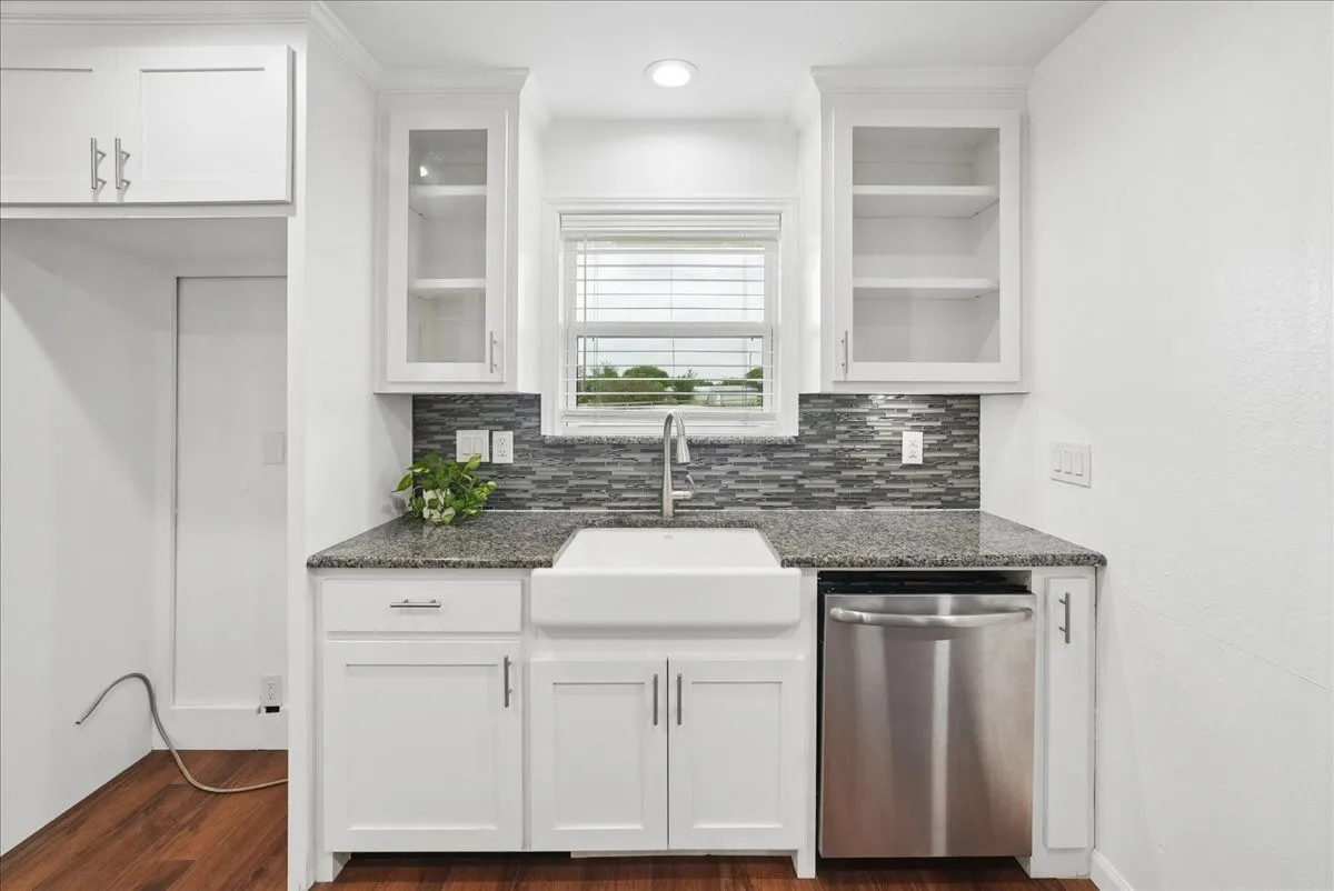Single Family Residence For Sale in Grayson County , 27020 Fm 902, Collinsville, Texas 76233, 3 Bedroom, 2 Bathroom, 2 Garage spaces, 1,556 Sqft, built in 1985, mls#21262853, Real Estate Agent in Collinsville, Homes For Sale in Grayson county, Homes For Sale in Collinsville, Realtor in Collinsville Texas, Real Estate Brokerage Independent Realty Texas, Luminita Cordes Realtor