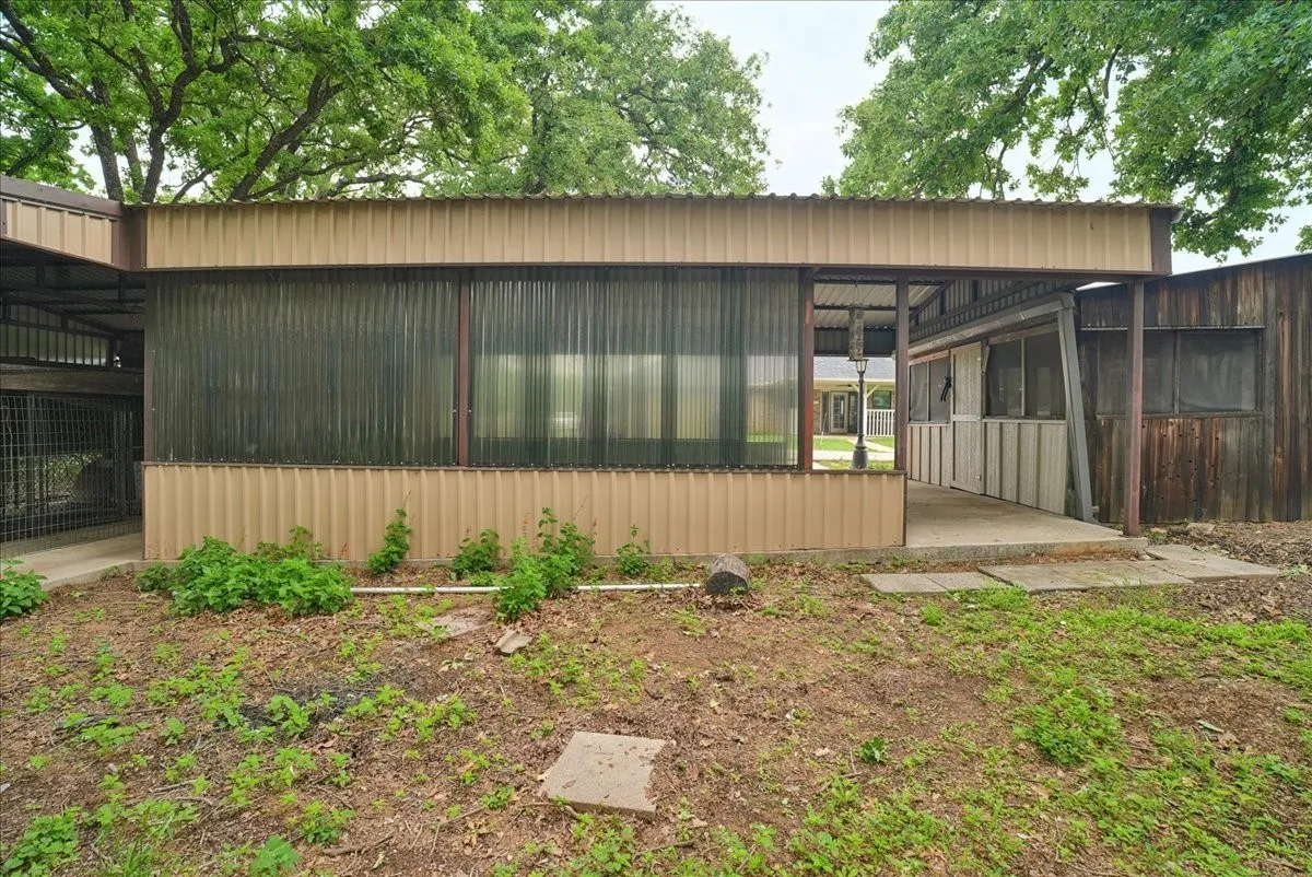Single Family Residence For Sale in Grayson County , 27020 Fm 902, Collinsville, Texas 76233, 3 Bedroom, 2 Bathroom, 2 Garage spaces, 1,556 Sqft, built in 1985, mls#21262853, Real Estate Agent in Collinsville, Homes For Sale in Grayson county, Homes For Sale in Collinsville, Realtor in Collinsville Texas, Real Estate Brokerage Independent Realty Texas, Luminita Cordes Realtor