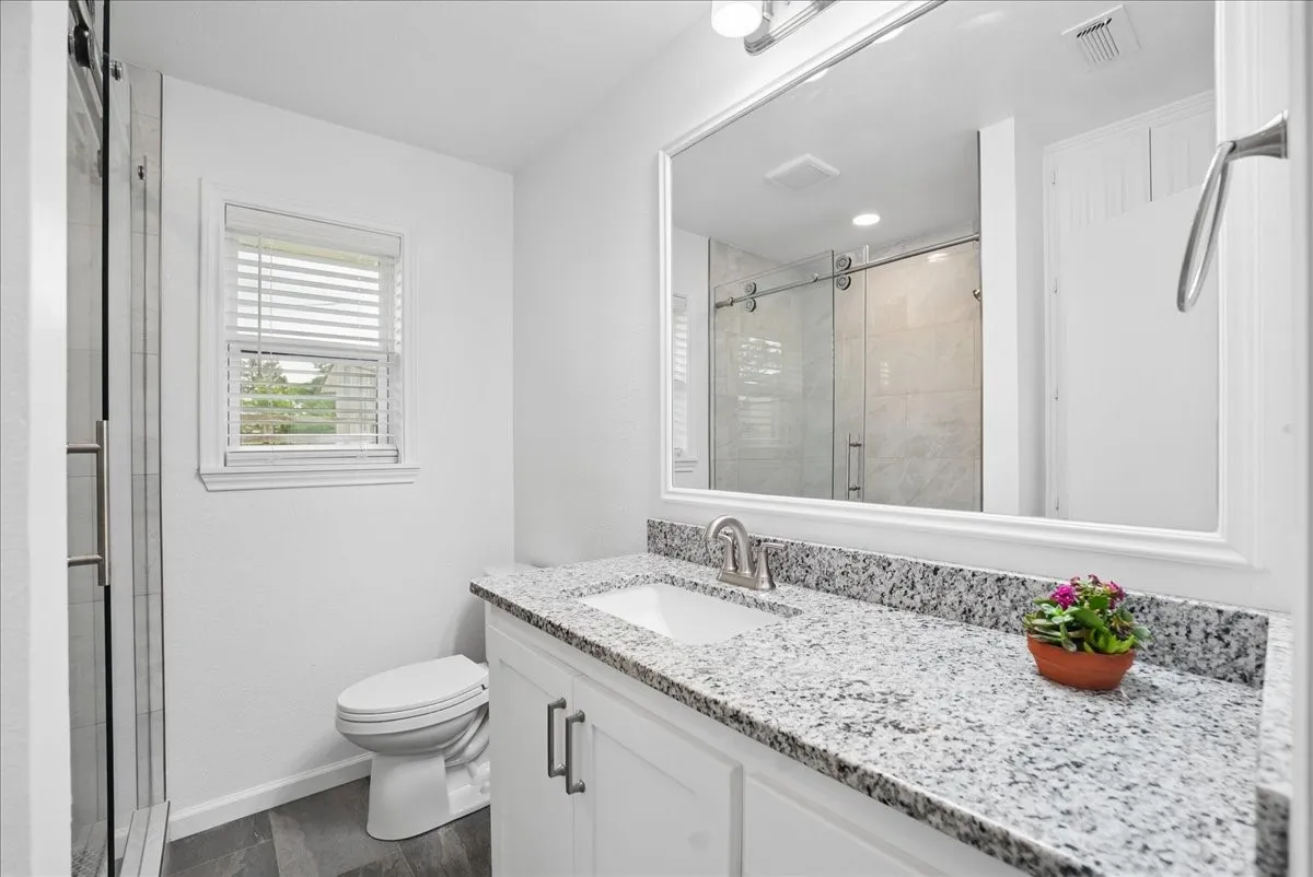 Single Family Residence For Sale in Grayson County , 27020 Fm 902, Collinsville, Texas 76233, 3 Bedroom, 2 Bathroom, 2 Garage spaces, 1,556 Sqft, built in 1985, mls#21262853, Real Estate Agent in Collinsville, Homes For Sale in Grayson county, Homes For Sale in Collinsville, Realtor in Collinsville Texas, Real Estate Brokerage Independent Realty Texas, Luminita Cordes Realtor