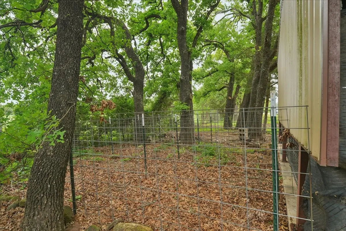 Single Family Residence For Sale in Grayson County , 27020 Fm 902, Collinsville, Texas 76233, 3 Bedroom, 2 Bathroom, 2 Garage spaces, 1,556 Sqft, built in 1985, mls#21262853, Real Estate Agent in Collinsville, Homes For Sale in Grayson county, Homes For Sale in Collinsville, Realtor in Collinsville Texas, Real Estate Brokerage Independent Realty Texas, Luminita Cordes Realtor