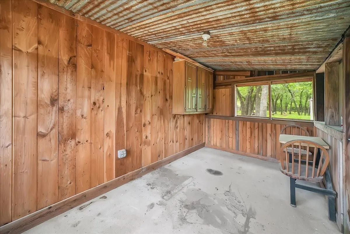 Single Family Residence For Sale in Grayson County , 27020 Fm 902, Collinsville, Texas 76233, 3 Bedroom, 2 Bathroom, 2 Garage spaces, 1,556 Sqft, built in 1985, mls#21262853, Real Estate Agent in Collinsville, Homes For Sale in Grayson county, Homes For Sale in Collinsville, Realtor in Collinsville Texas, Real Estate Brokerage Independent Realty Texas, Luminita Cordes Realtor