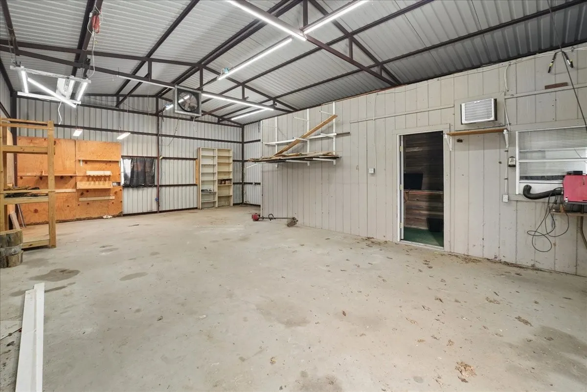 Single Family Residence For Sale in Grayson County , 27020 Fm 902, Collinsville, Texas 76233, 3 Bedroom, 2 Bathroom, 2 Garage spaces, 1,556 Sqft, built in 1985, mls#21262853, Real Estate Agent in Collinsville, Homes For Sale in Grayson county, Homes For Sale in Collinsville, Realtor in Collinsville Texas, Real Estate Brokerage Independent Realty Texas, Luminita Cordes Realtor