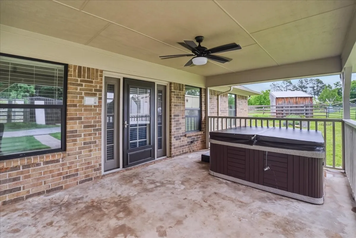 Single Family Residence For Sale in Grayson County , 27020 Fm 902, Collinsville, Texas 76233, 3 Bedroom, 2 Bathroom, 2 Garage spaces, 1,556 Sqft, built in 1985, mls#21262853, Real Estate Agent in Collinsville, Homes For Sale in Grayson county, Homes For Sale in Collinsville, Realtor in Collinsville Texas, Real Estate Brokerage Independent Realty Texas, Luminita Cordes Realtor