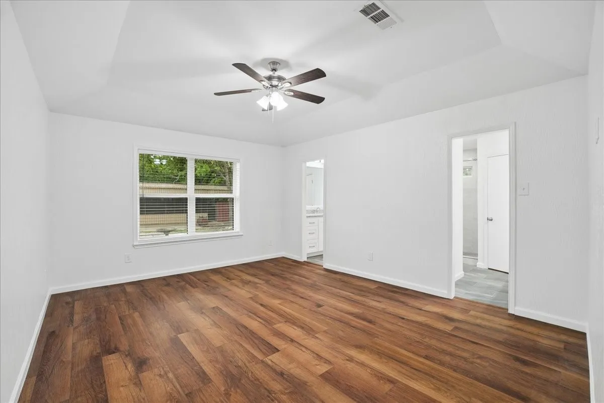 Single Family Residence For Sale in Grayson County , 27020 Fm 902, Collinsville, Texas 76233, 3 Bedroom, 2 Bathroom, 2 Garage spaces, 1,556 Sqft, built in 1985, mls#21262853, Real Estate Agent in Collinsville, Homes For Sale in Grayson county, Homes For Sale in Collinsville, Realtor in Collinsville Texas, Real Estate Brokerage Independent Realty Texas, Luminita Cordes Realtor