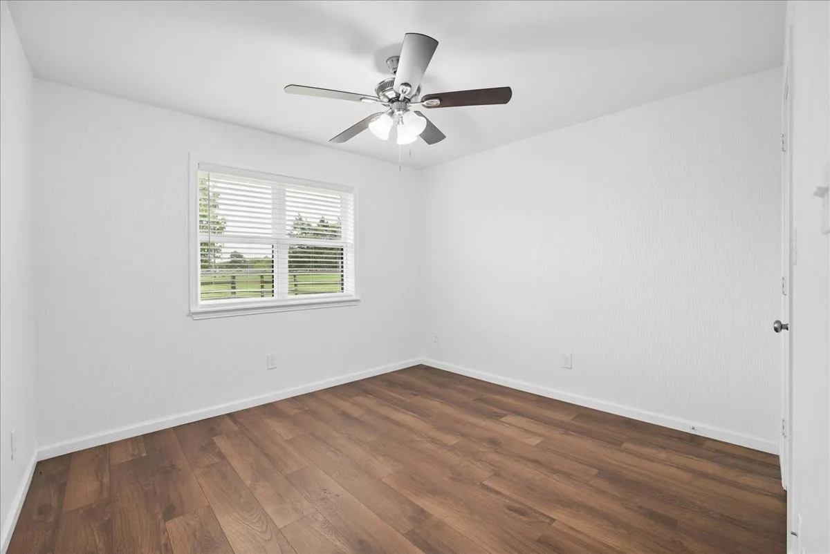 Single Family Residence For Sale in Grayson County , 27020 Fm 902, Collinsville, Texas 76233, 3 Bedroom, 2 Bathroom, 2 Garage spaces, 1,556 Sqft, built in 1985, mls#21262853, Real Estate Agent in Collinsville, Homes For Sale in Grayson county, Homes For Sale in Collinsville, Realtor in Collinsville Texas, Real Estate Brokerage Independent Realty Texas, Luminita Cordes Realtor