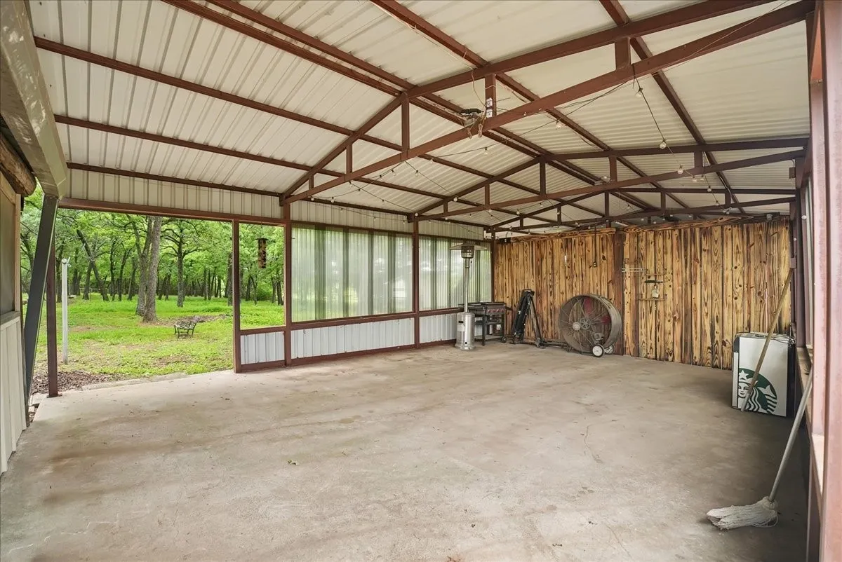 Single Family Residence For Sale in Grayson County , 27020 Fm 902, Collinsville, Texas 76233, 3 Bedroom, 2 Bathroom, 2 Garage spaces, 1,556 Sqft, built in 1985, mls#21262853, Real Estate Agent in Collinsville, Homes For Sale in Grayson county, Homes For Sale in Collinsville, Realtor in Collinsville Texas, Real Estate Brokerage Independent Realty Texas, Luminita Cordes Realtor